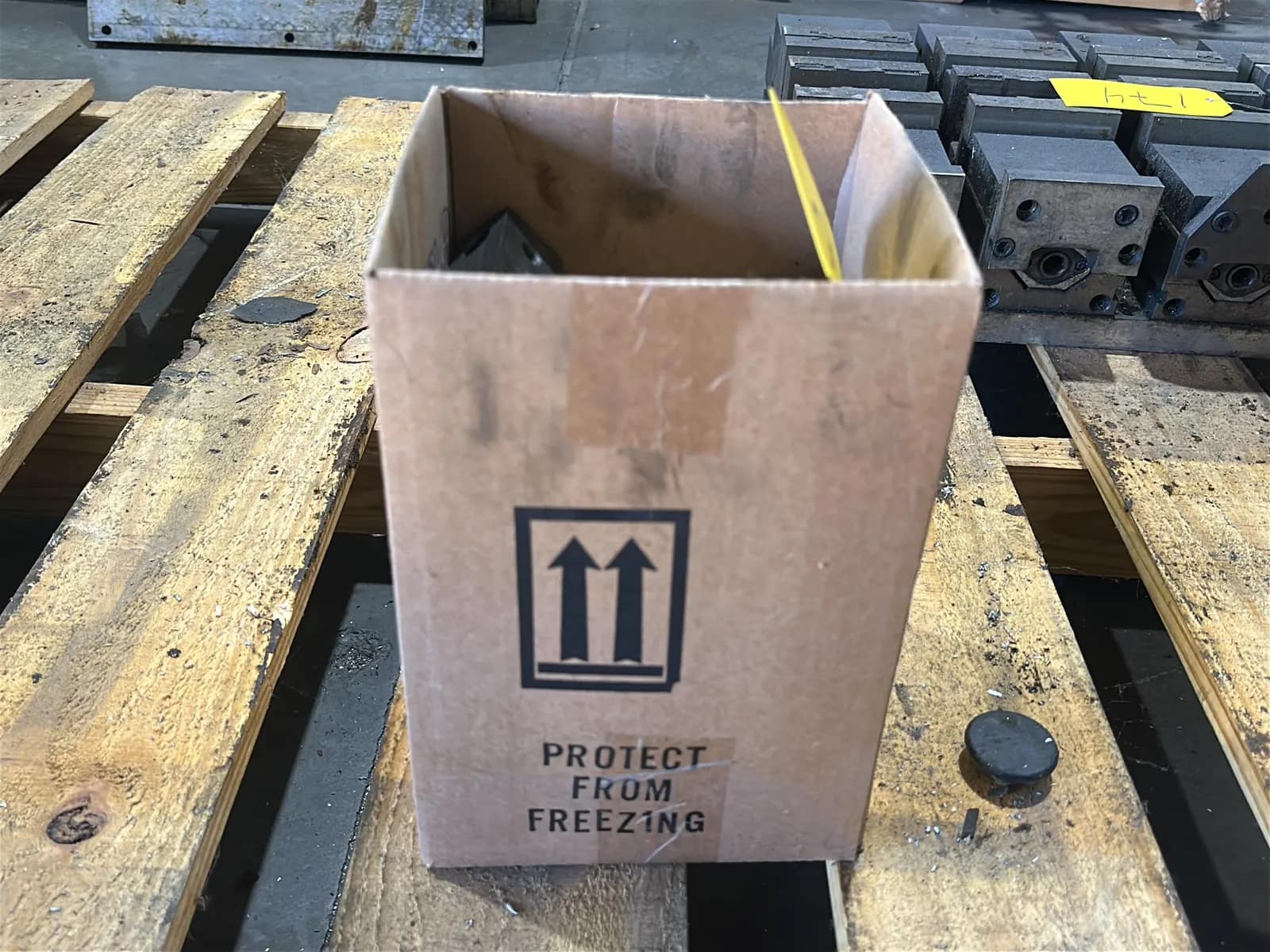 Box Of Assorted Vise Plates, photo 2 of 3