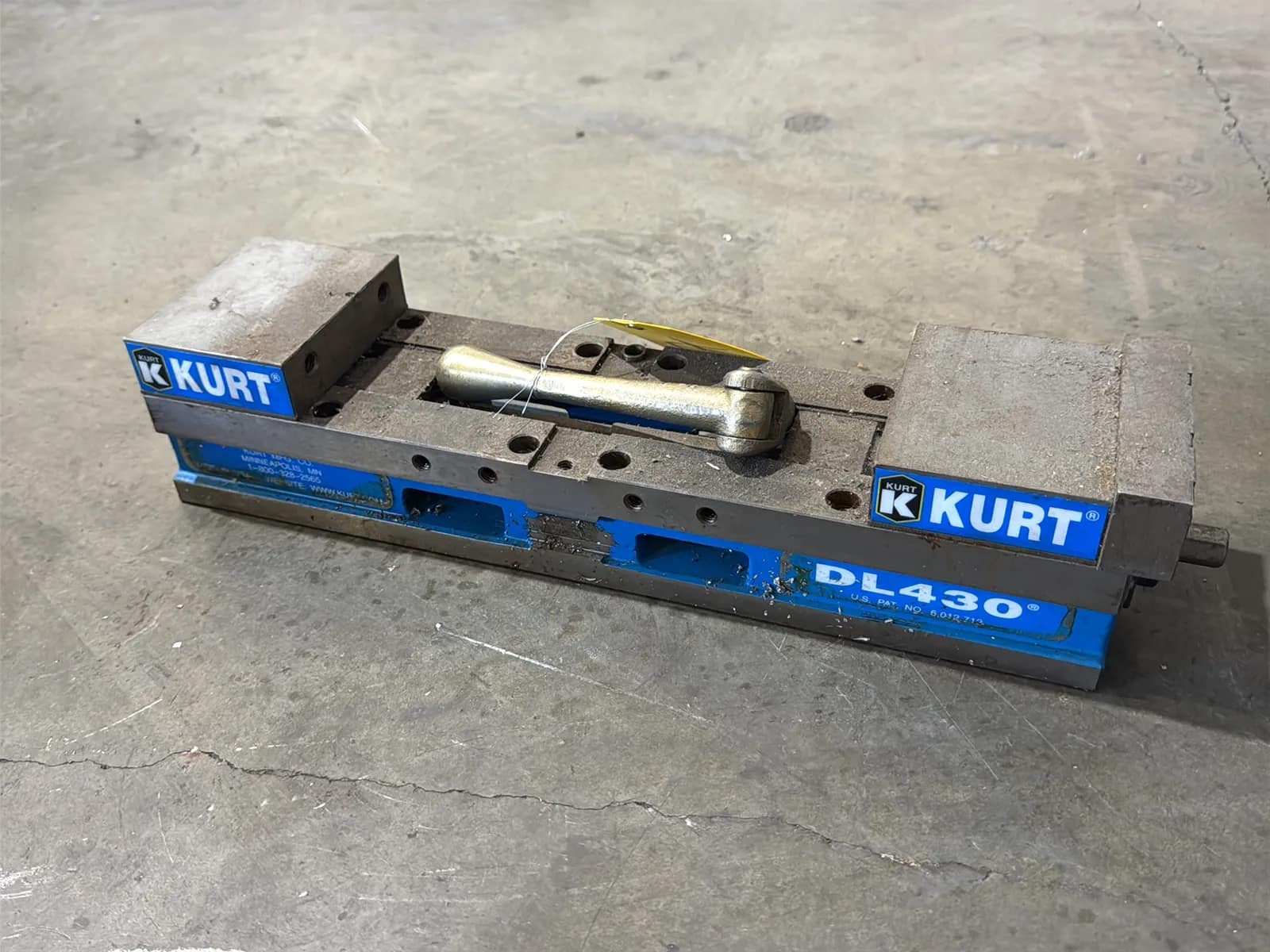 Kurt DL430 4” Machinist Vise, photo 1 of 6