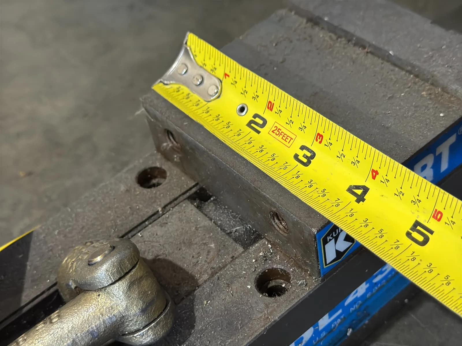 Kurt DL430 4” Machinist Vise, photo 5 of 6