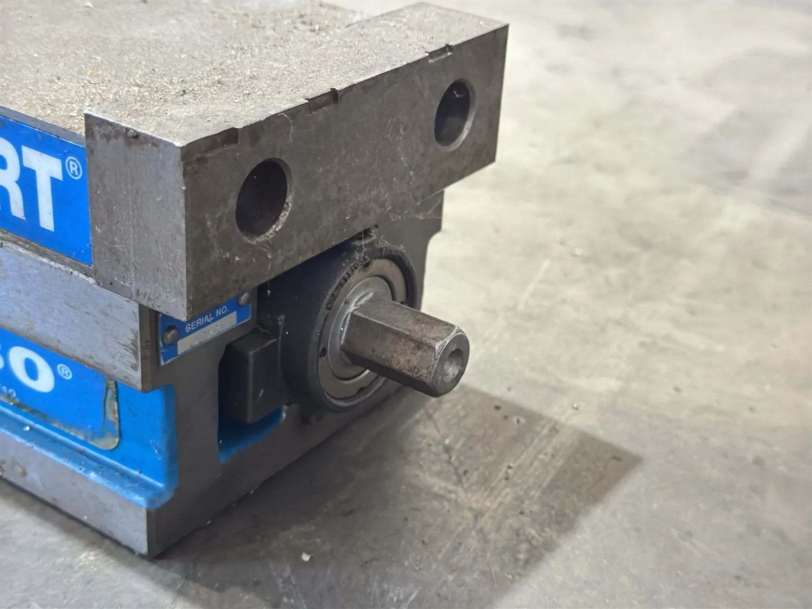 Kurt DL430 4” Machinist Vise, photo 6 of 6