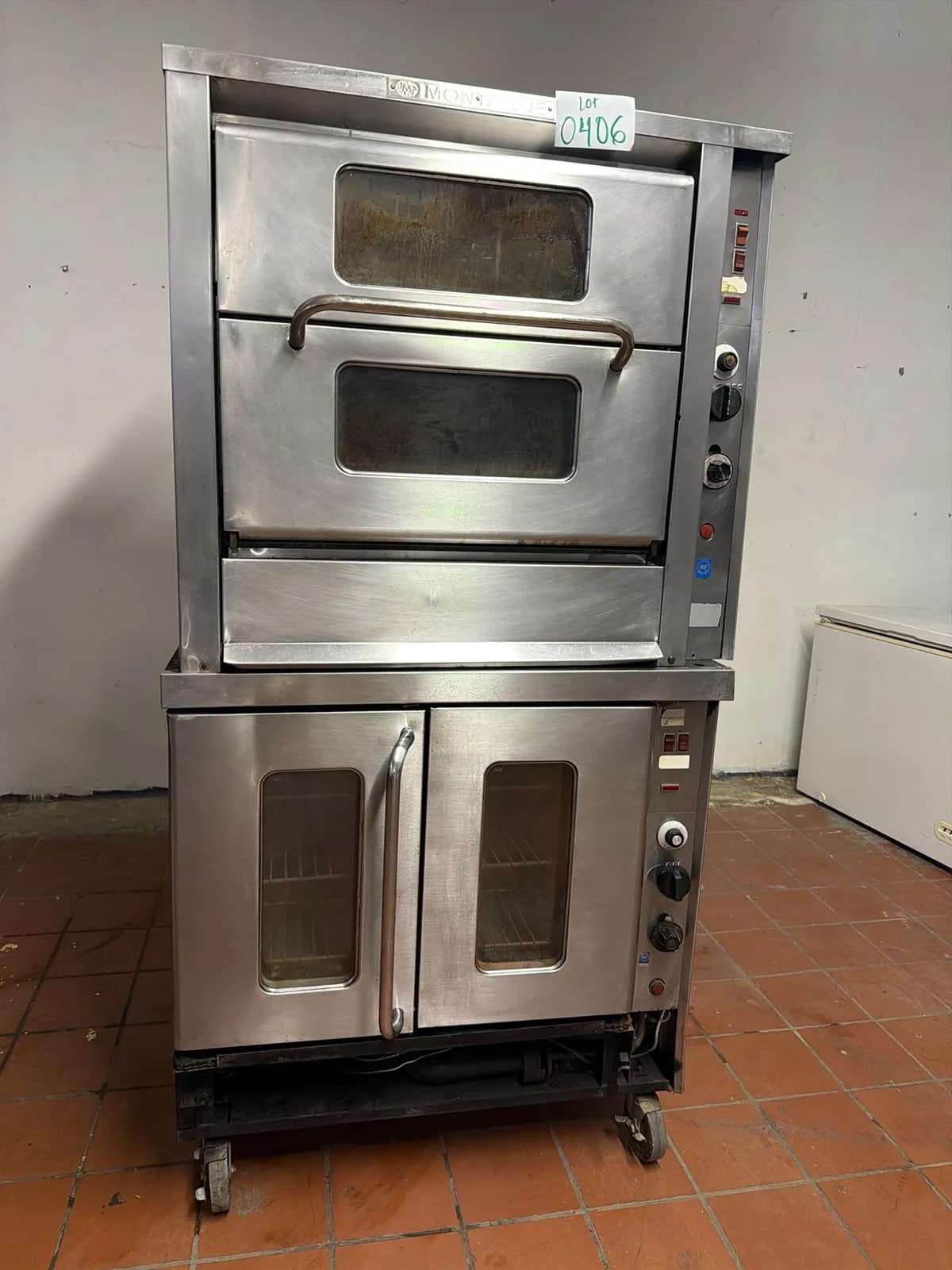 Montague Double Stack Conversation Oven (Natural Gas), photo 3 of 5