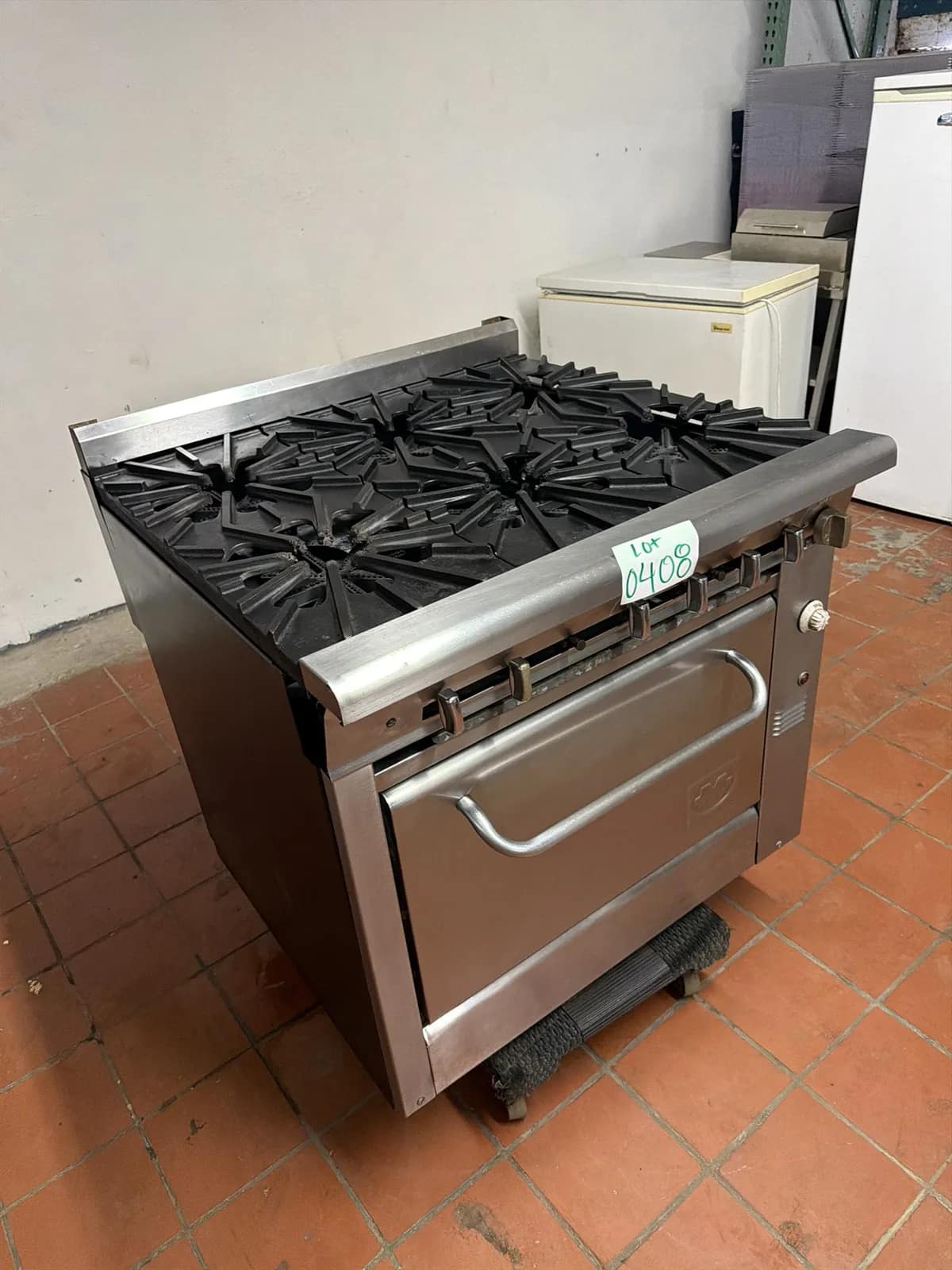 Montague 6 Burner Range Natural Gas, Standard Oven, photo 3 of 6