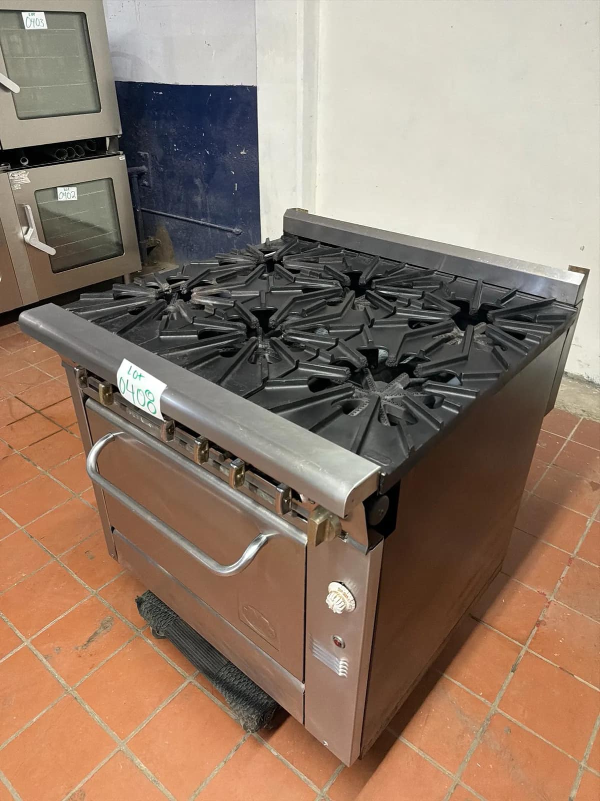 Montague 6 Burner Range Natural Gas, Standard Oven, photo 4 of 6