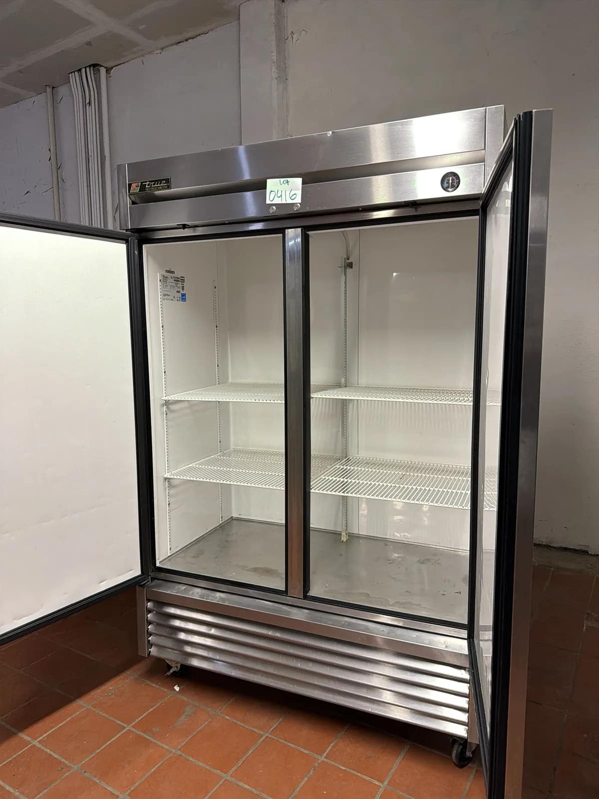 Two Door Reach In True Refrigerator 4 Racks Included, photo 6 of 8