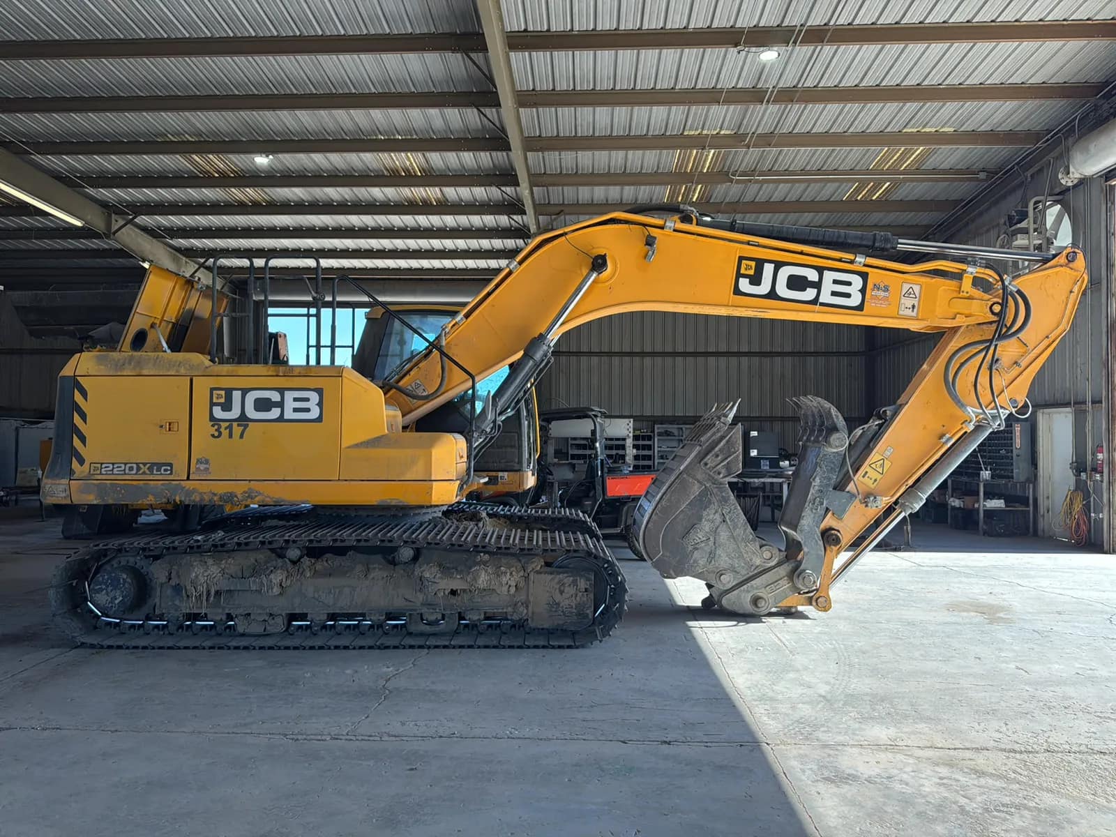 jcb-220xlc-track-driven-crawler-excavator-e6caed