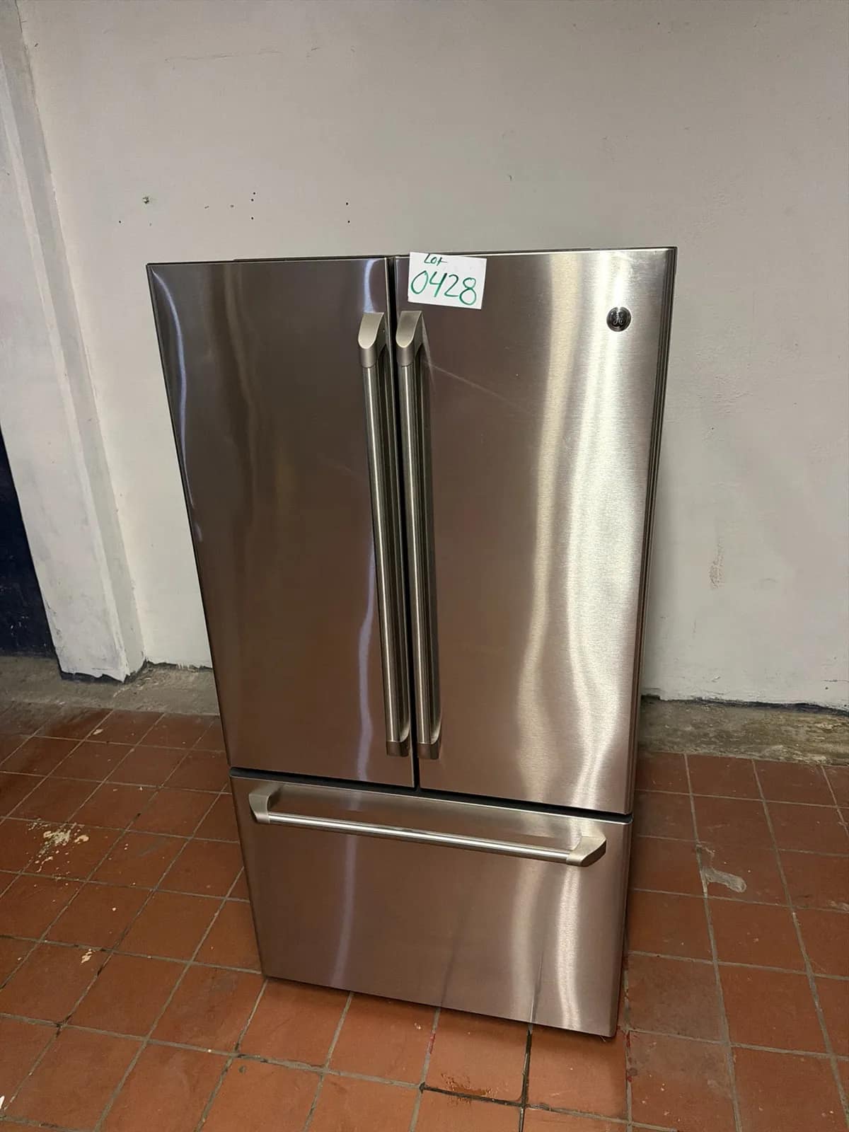 Household Refrigeration/Freezer, photo 2 of 8