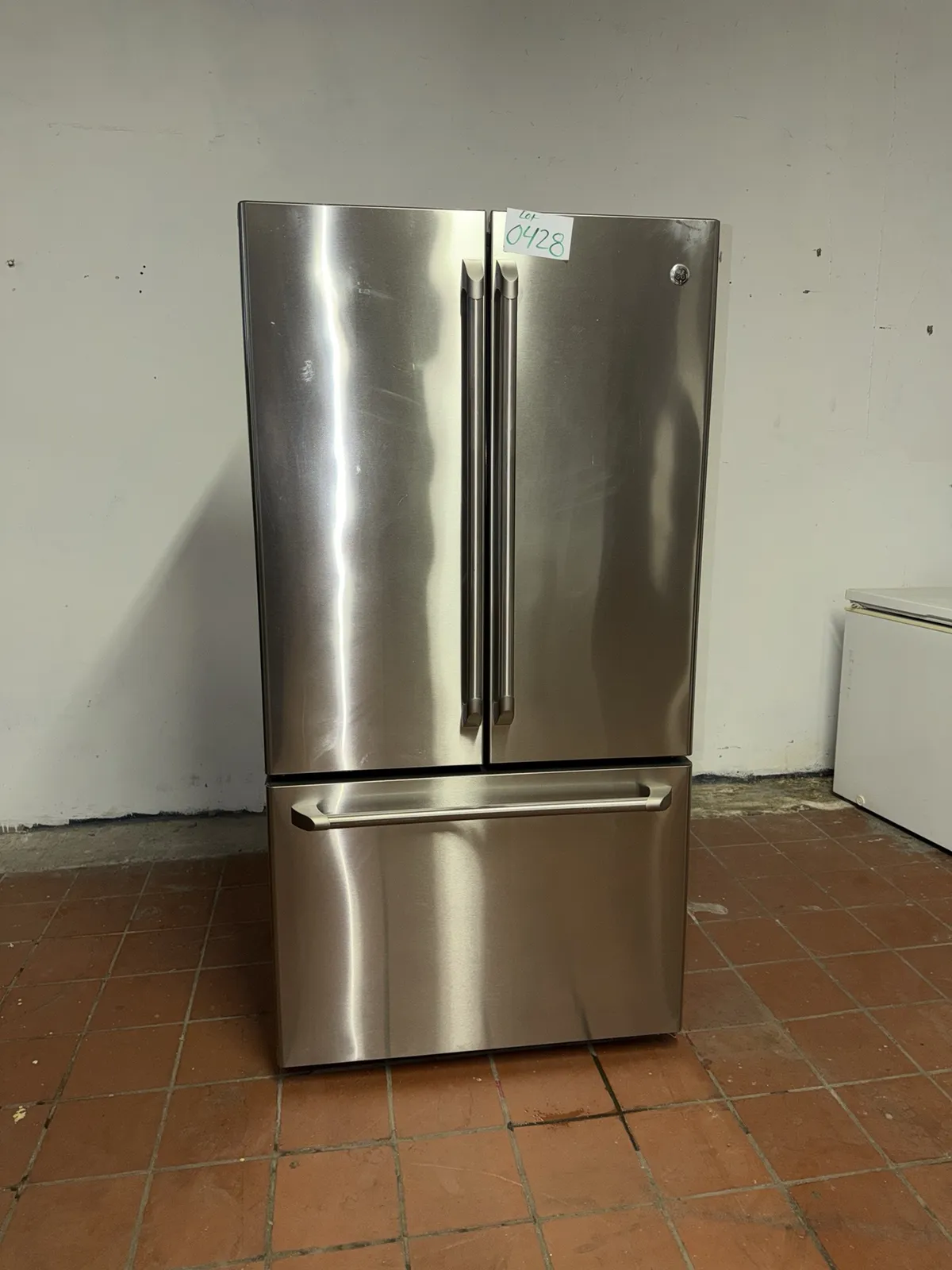 Household Refrigeration/Freezer, photo 4 of 8