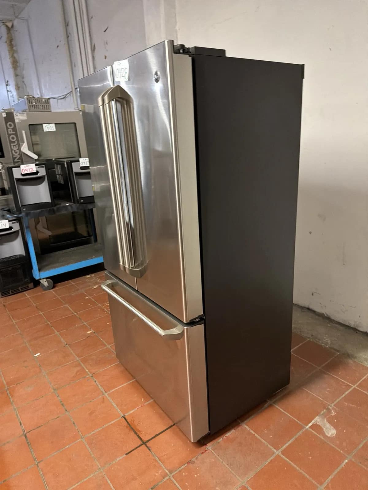 Household Refrigeration/Freezer, photo 5 of 8