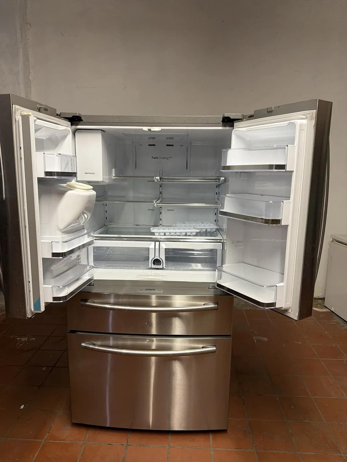 Household Refrigeration/Freezer, photo 5 of 7