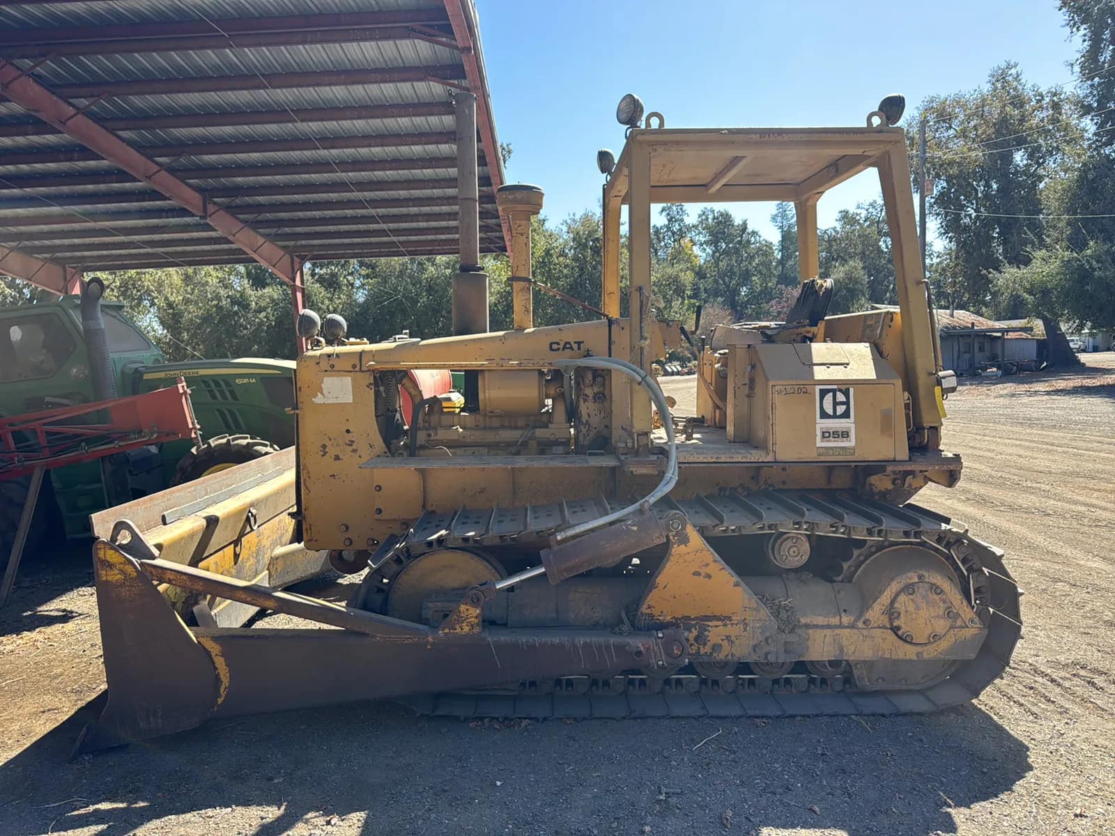 CAT D5B Dozer, photo 2 of 4
