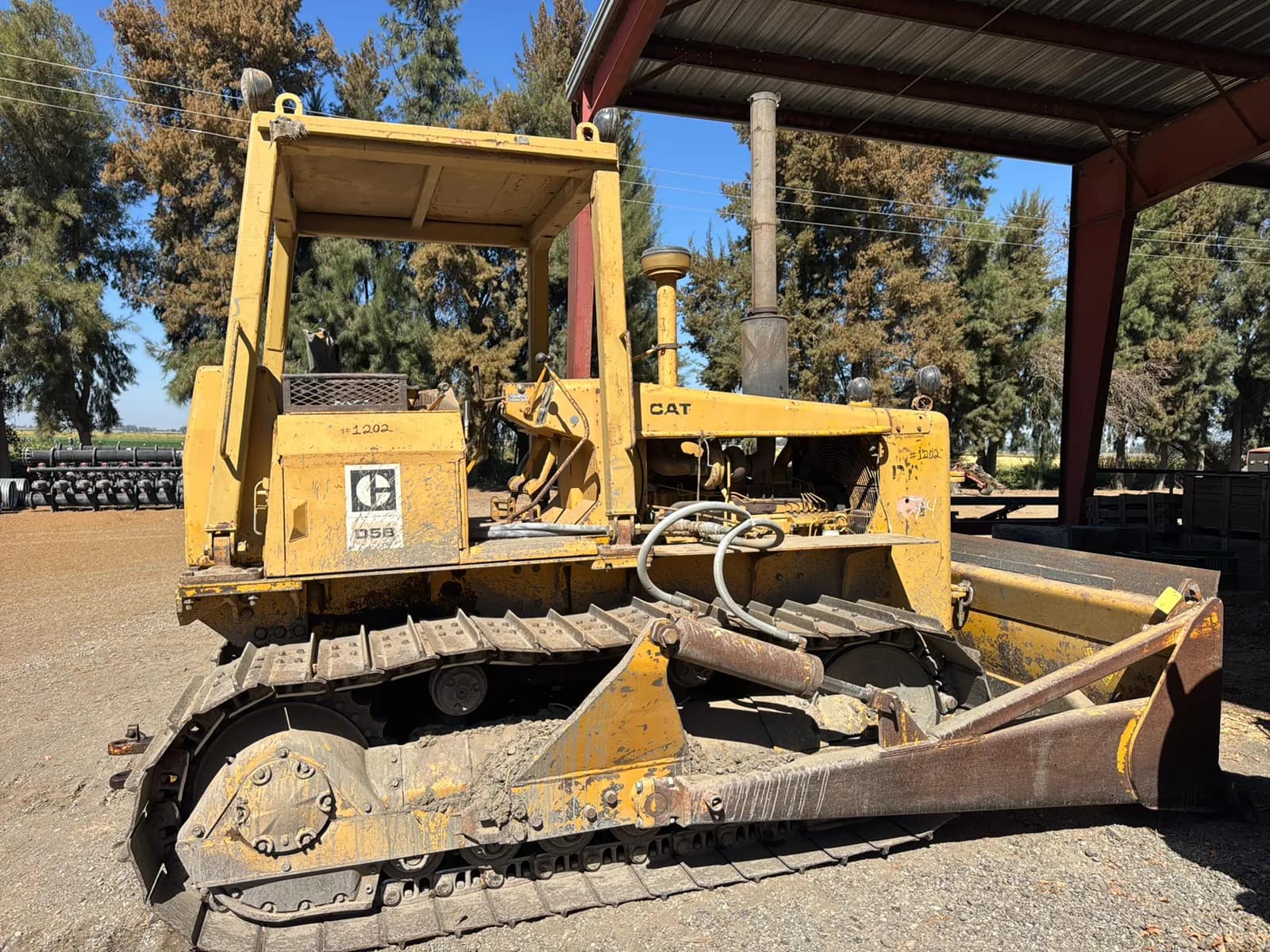 CAT D5B Dozer, photo 4 of 4