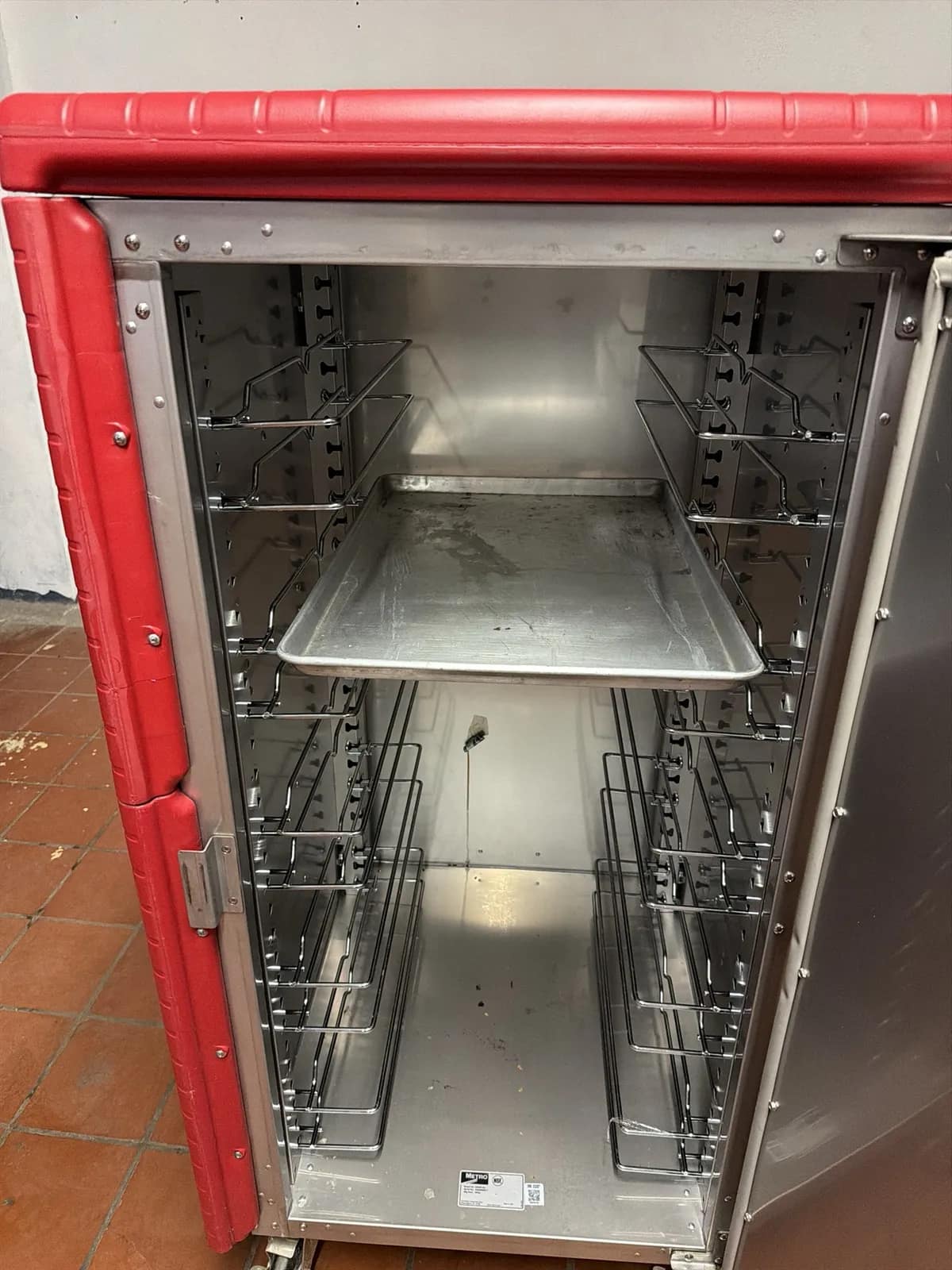 Metro C548N-SU C5 Insulated Food Carrier Series Red Cabinet, photo 6 of 7
