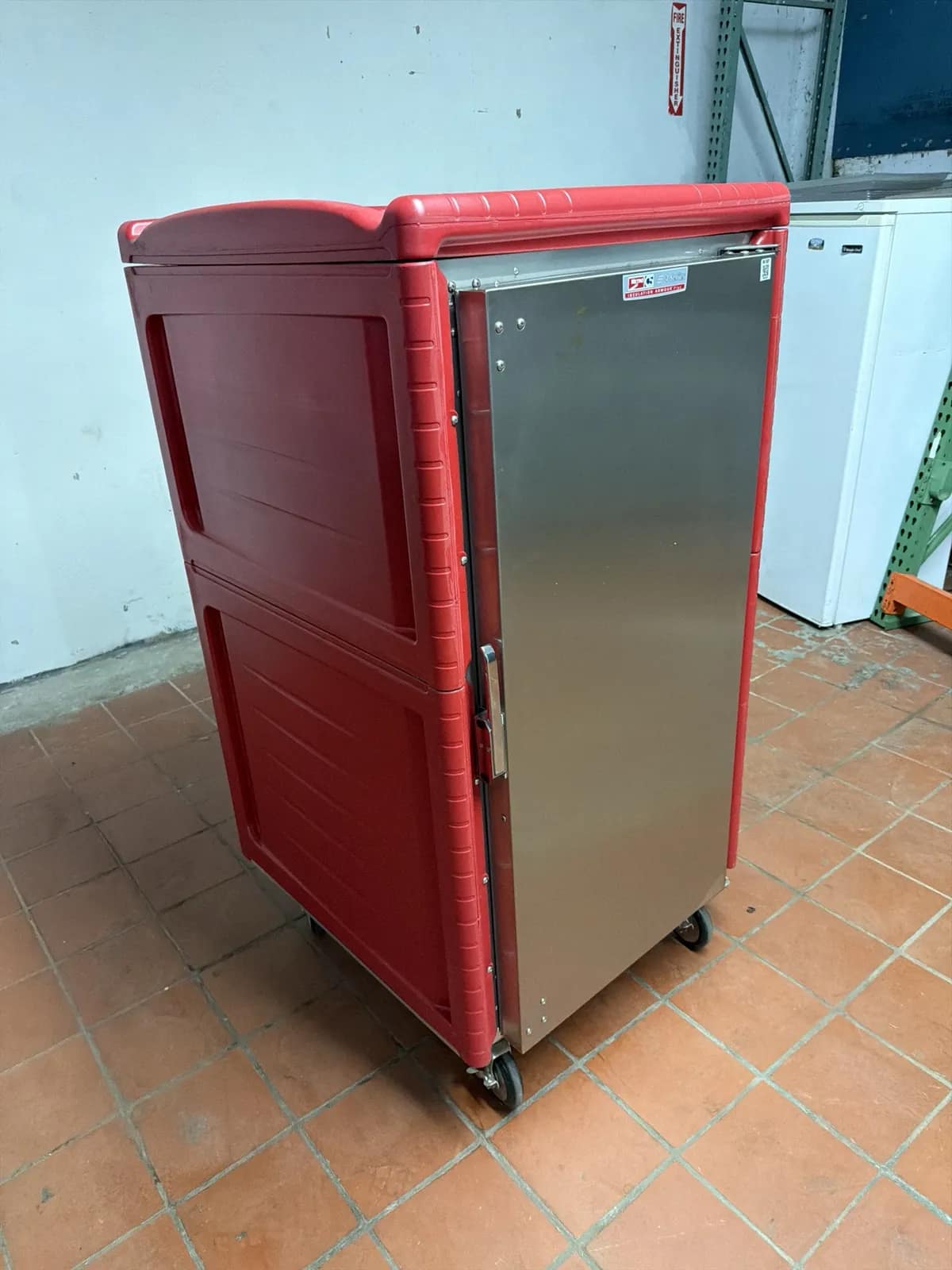 Metro C548N-SU C5 Insulated Food Carrier Series Red Cabinet, photo 3 of 7