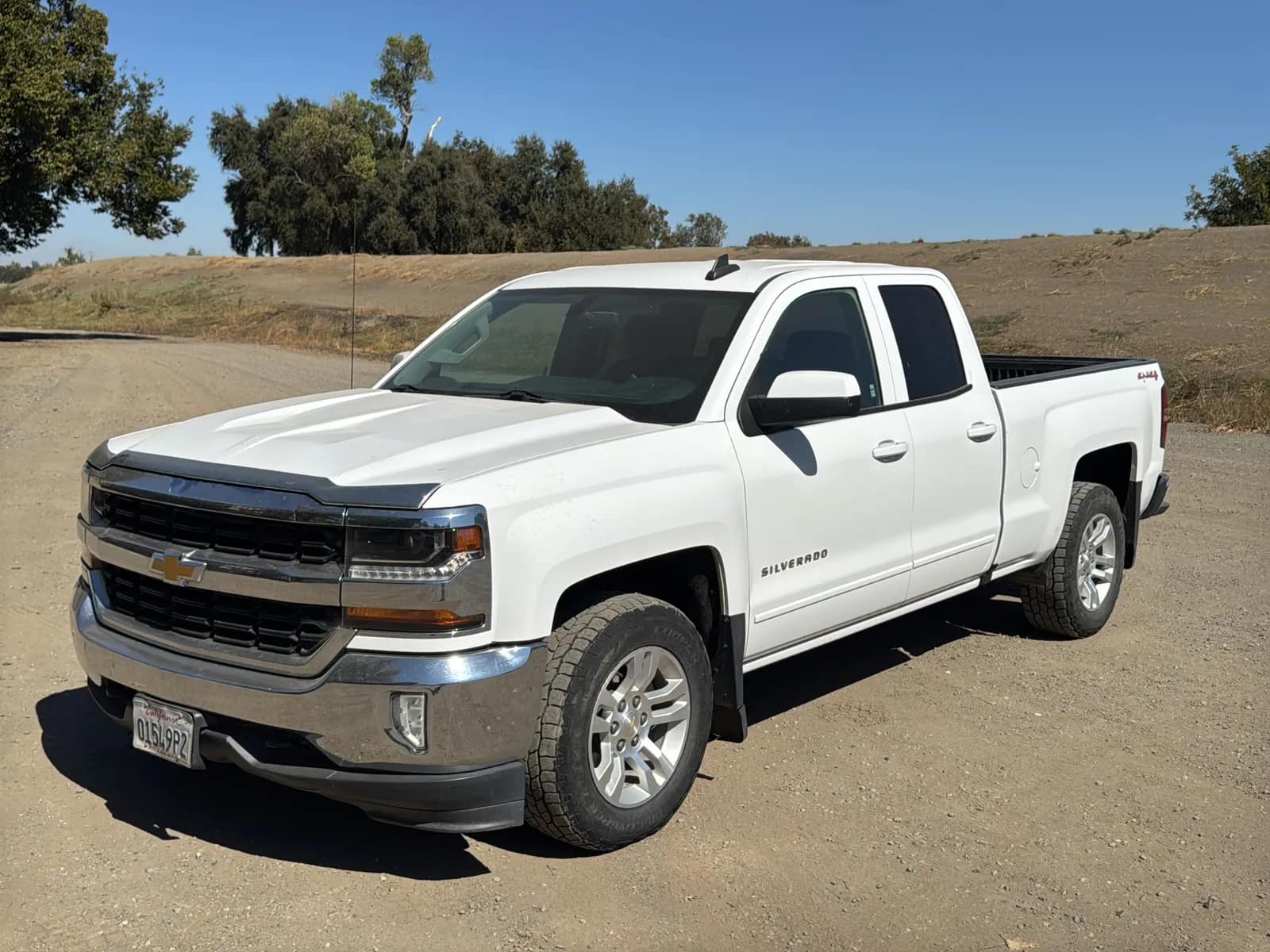 2016-chevy-silverado-lt-4x4-pickup-truck-mv2i1zqj