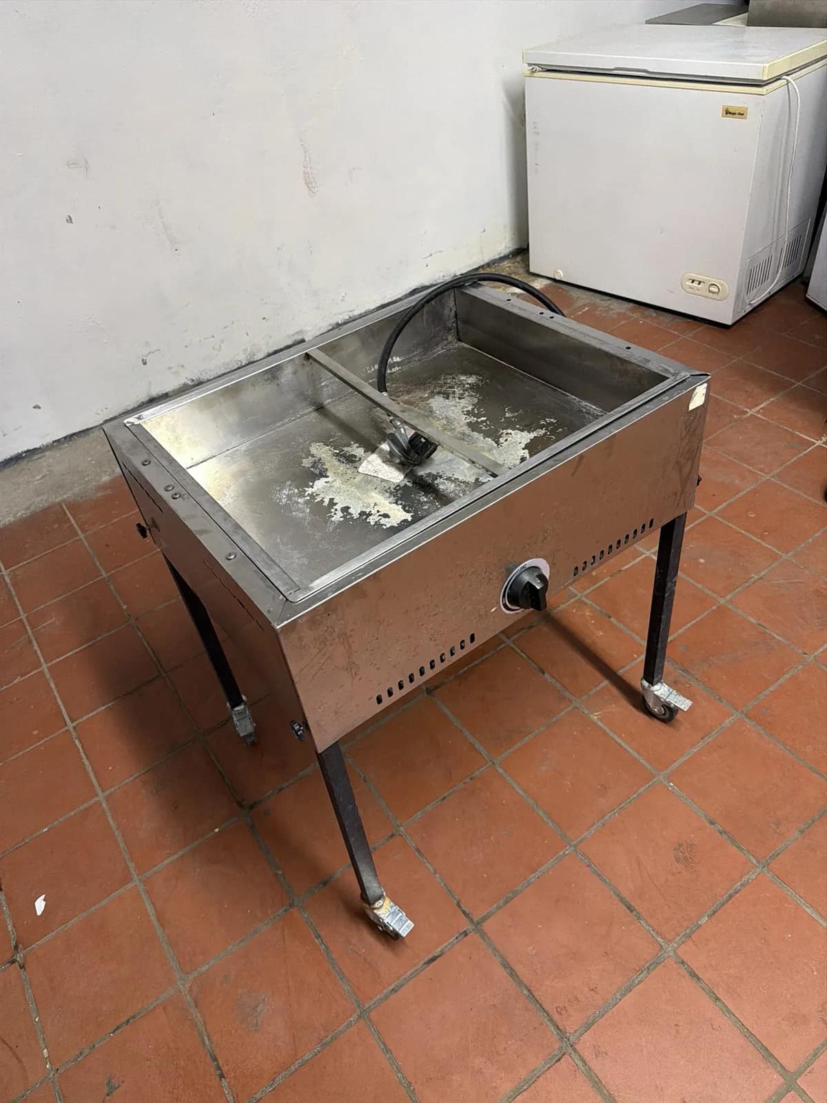 Propane Gas (LP) Steamer Fits Two Hotel Pans, photo 4 of 5