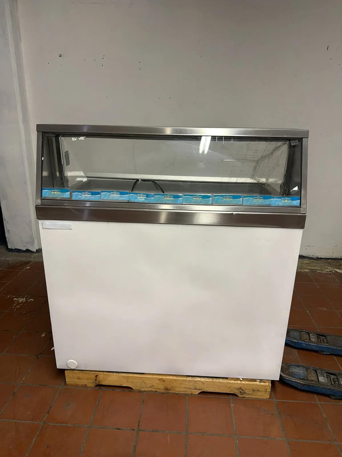 master-built-ice-cream-dipping-cabinet-ce4862