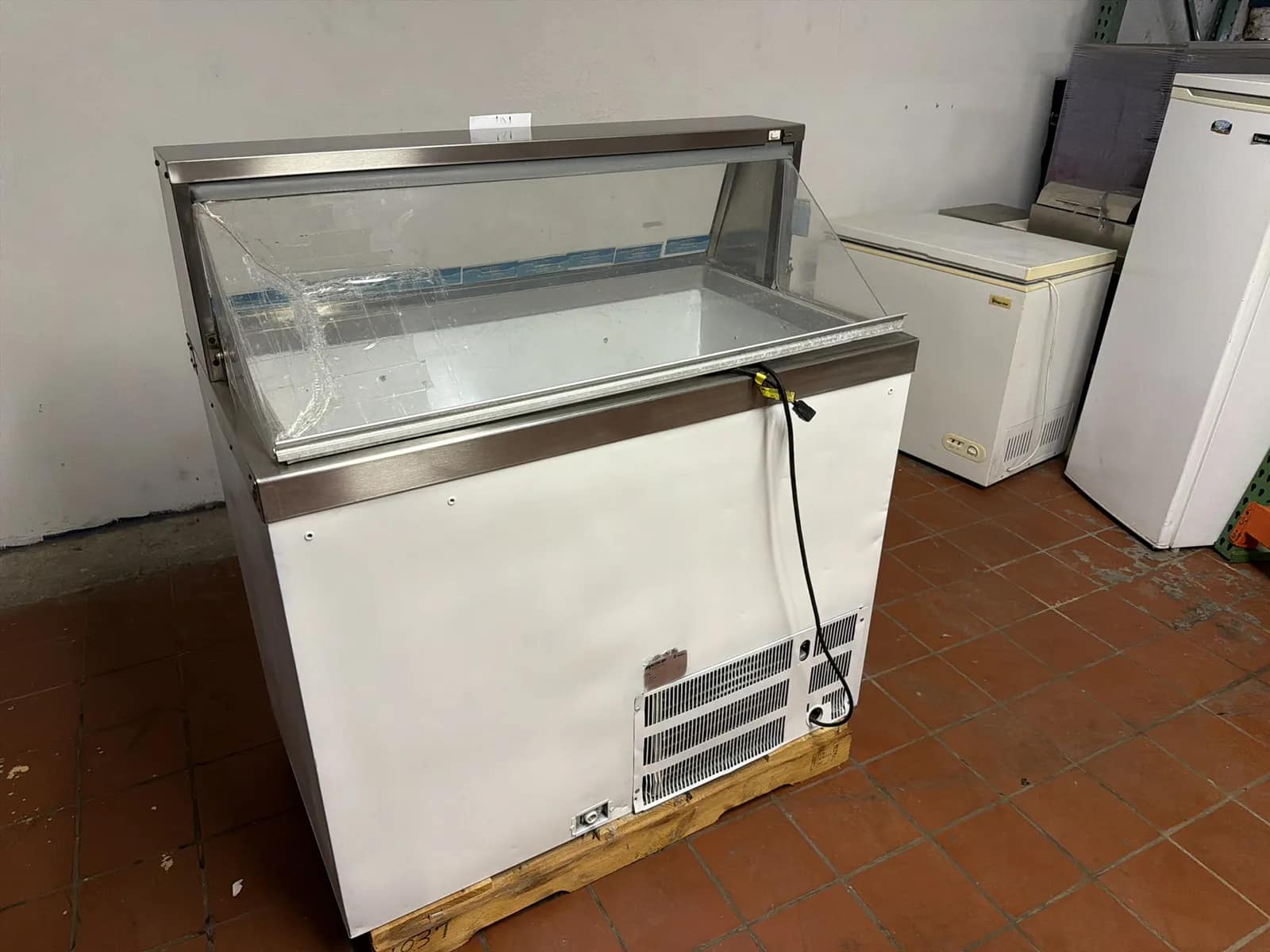 Master Built Ice Cream Dipping Cabinet, photo 6 of 7