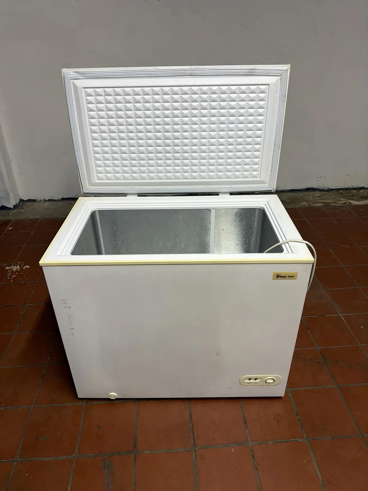 magic-chef-chest-freezer-4a3a80
