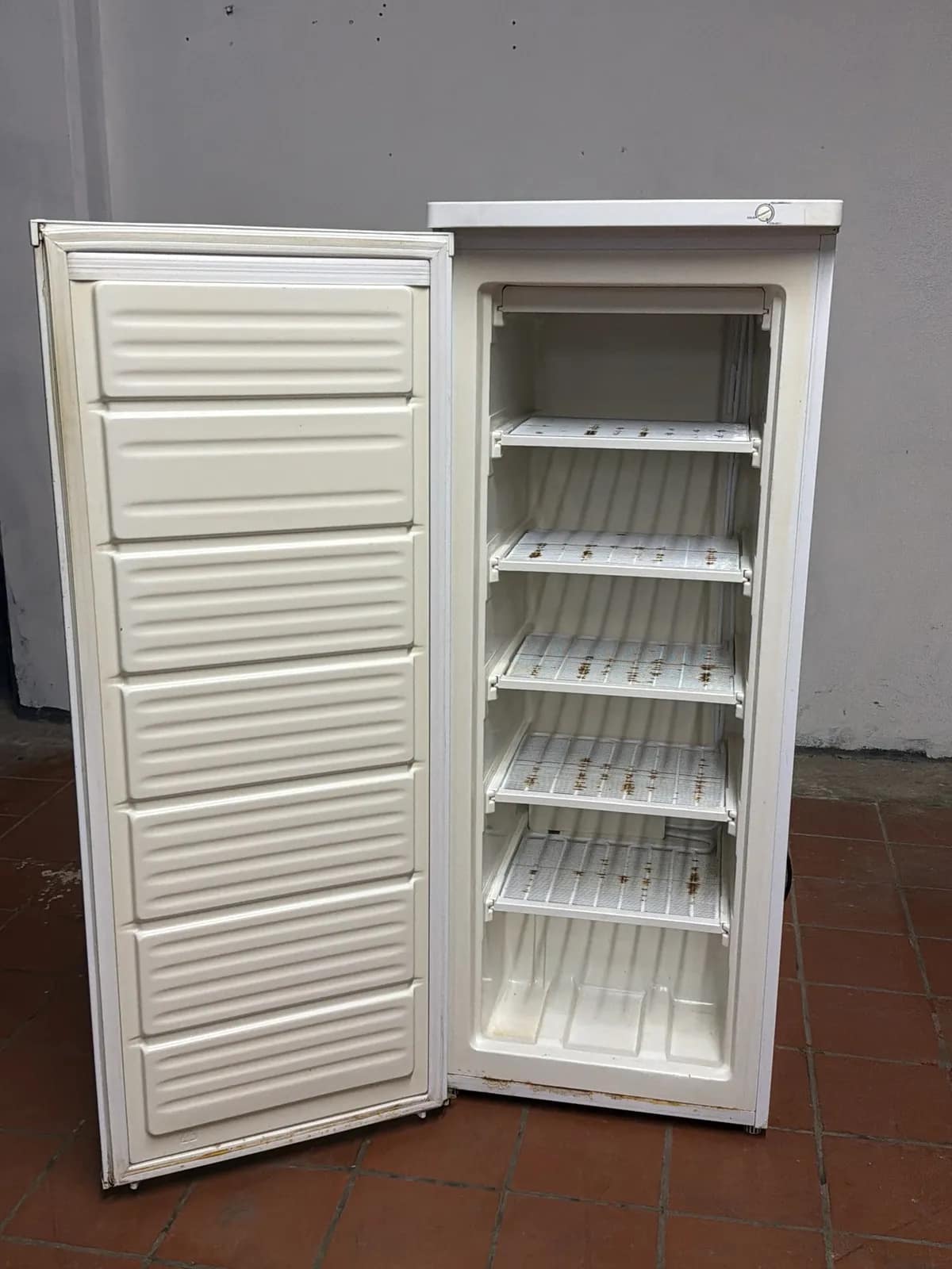 Magic Chef Upright Freezer, photo 4 of 7