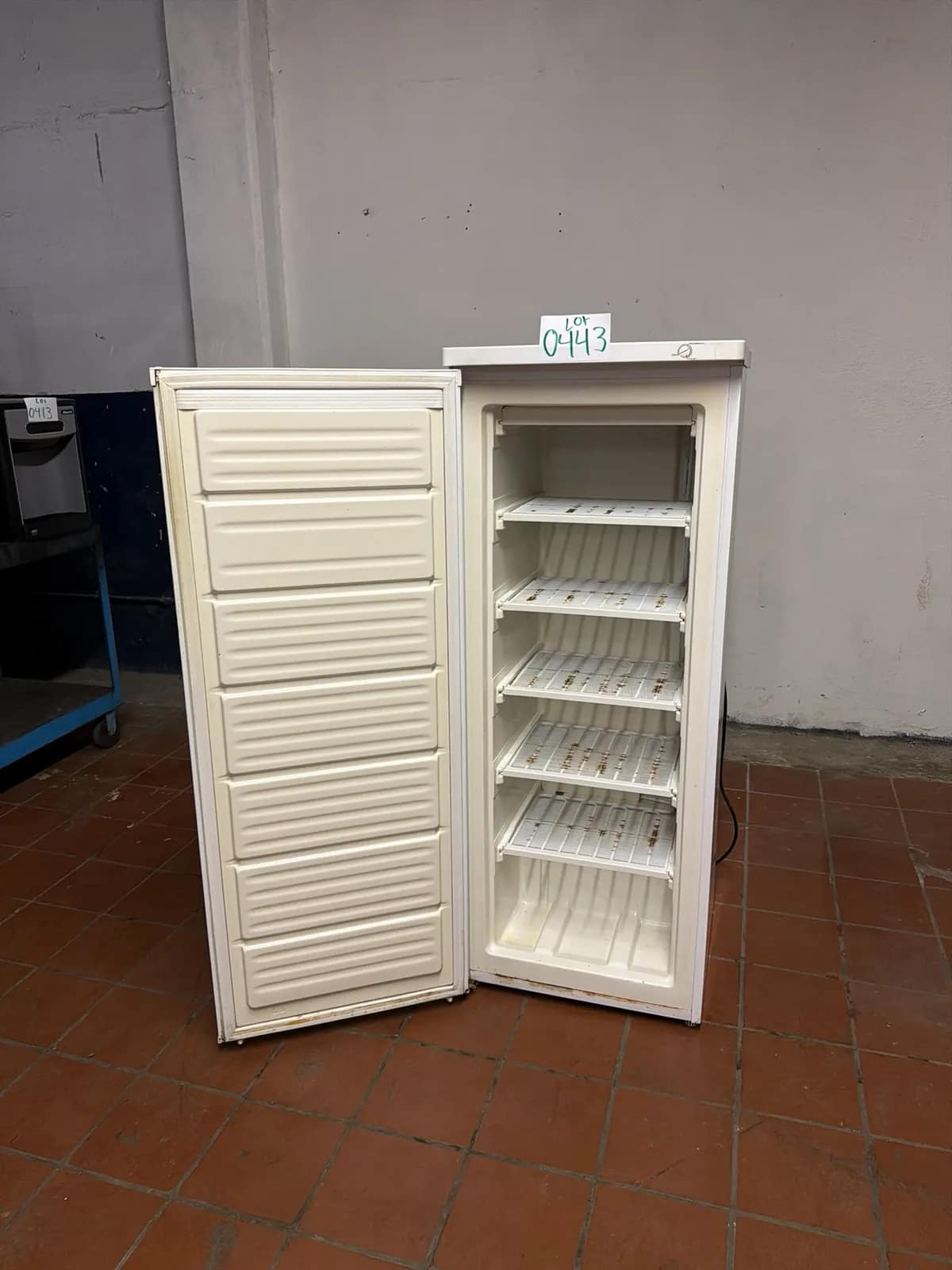 Magic Chef Upright Freezer, photo 5 of 7