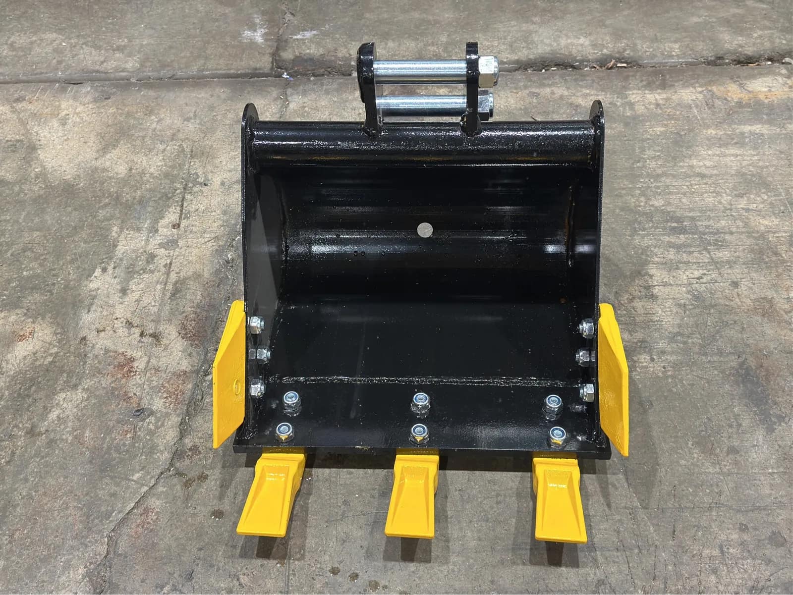 2026 IRanch 40cm Toothed Bucket for Mini Excavator (Unused), photo 2 of 6