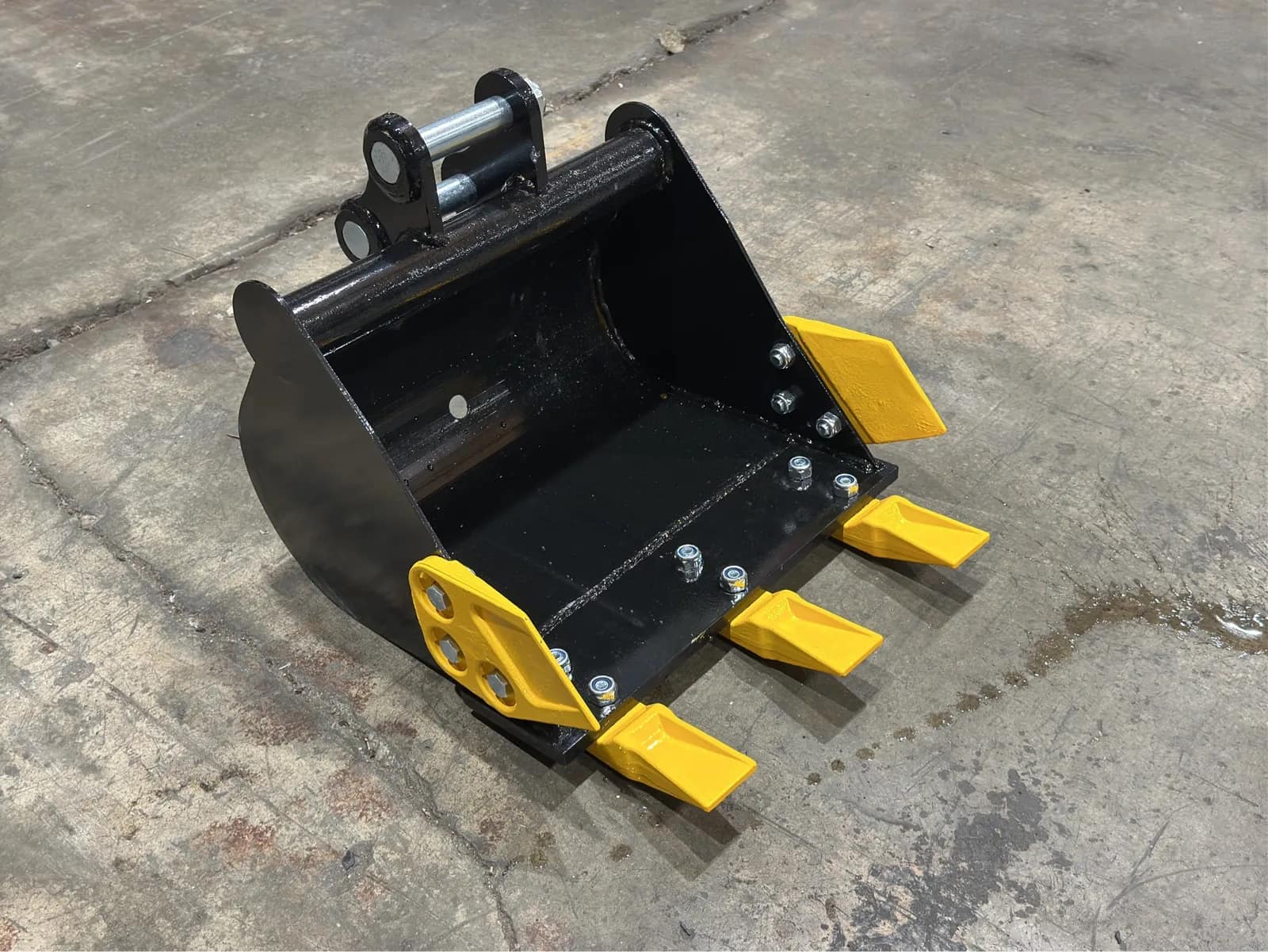 2026 IRanch 40cm Toothed Bucket for Mini Excavator (Unused), photo 3 of 6