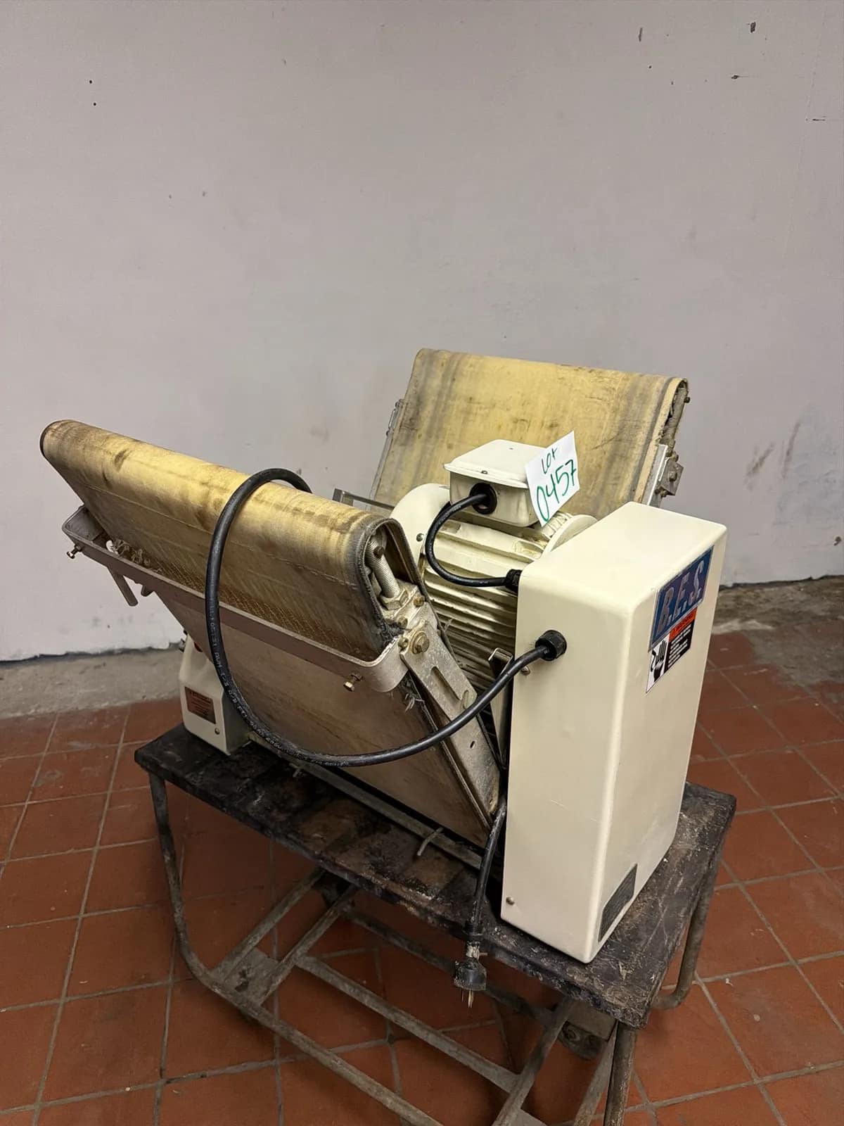 B.E.S. Commercial Dough Sheeter Machine, photo 2 of 9