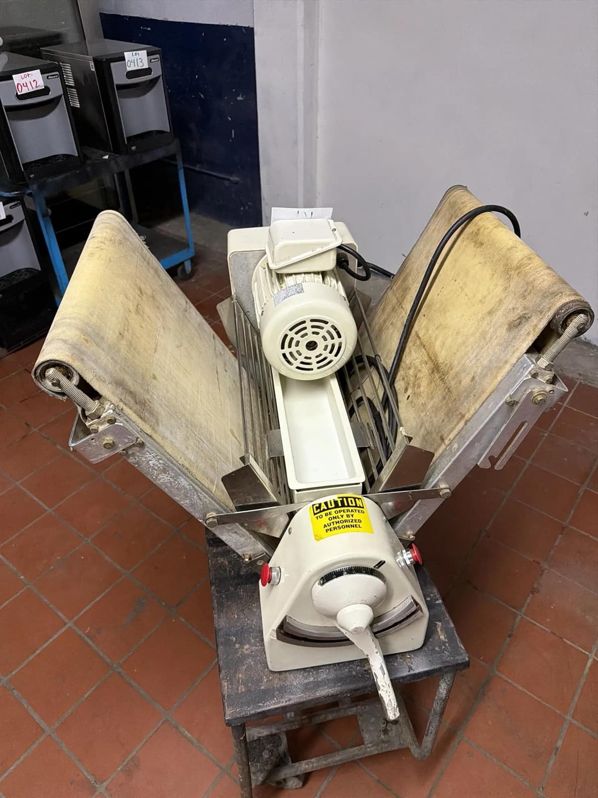 B.E.S. Commercial Dough Sheeter Machine, photo 7 of 9