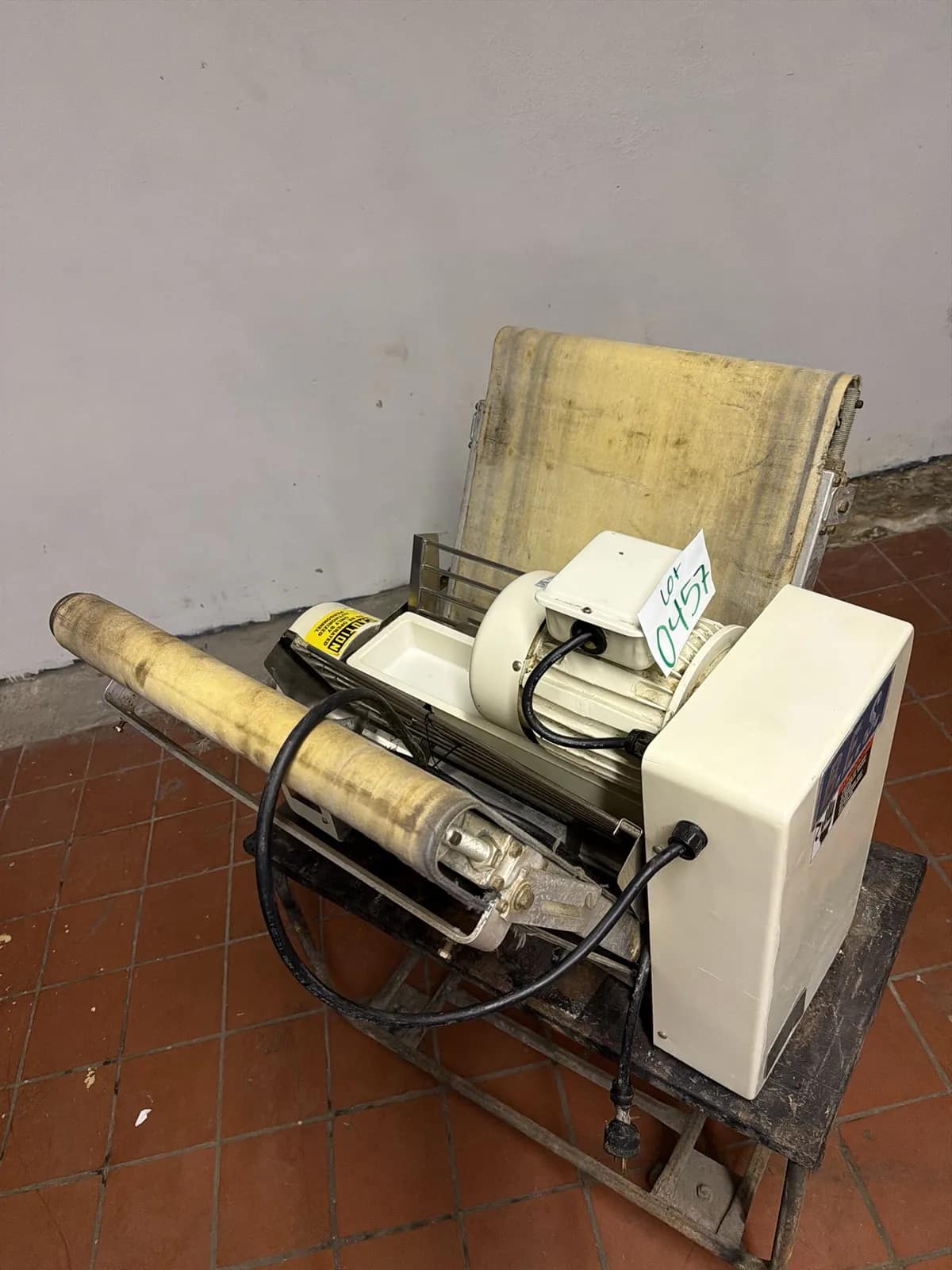 B.E.S. Commercial Dough Sheeter Machine, photo 3 of 9