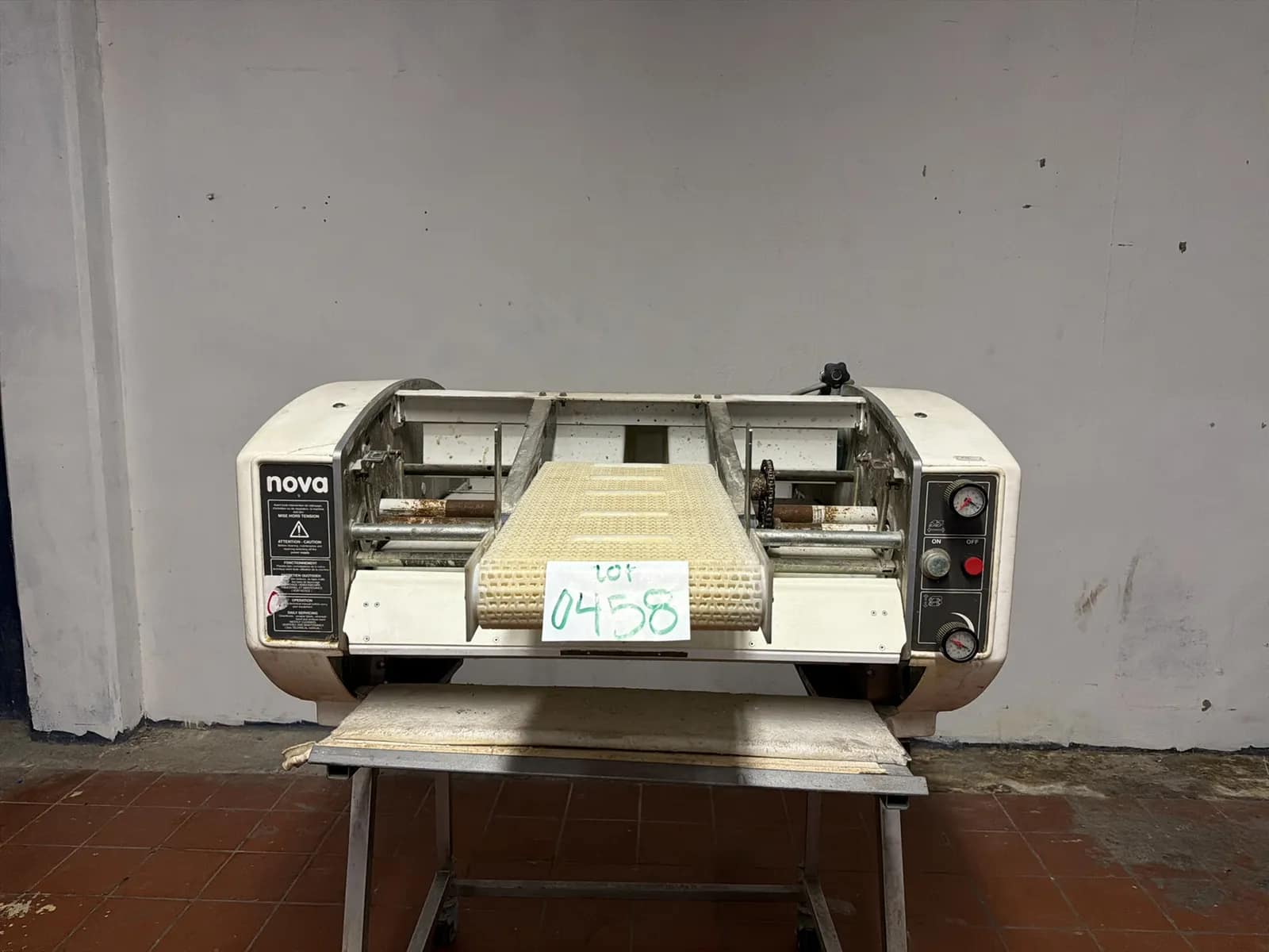 nova-dough-sheeter-220-volts-5b0165