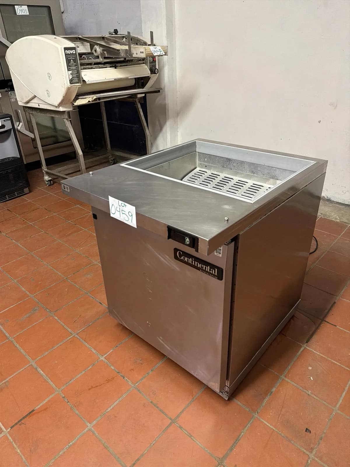 Continental Stainless Steel Undercounter Prep Table Refrigerator Single Door, photo 2 of 7