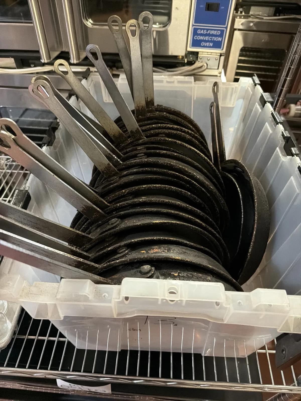20-cooking-pans-different-sizes-muzy5d3p