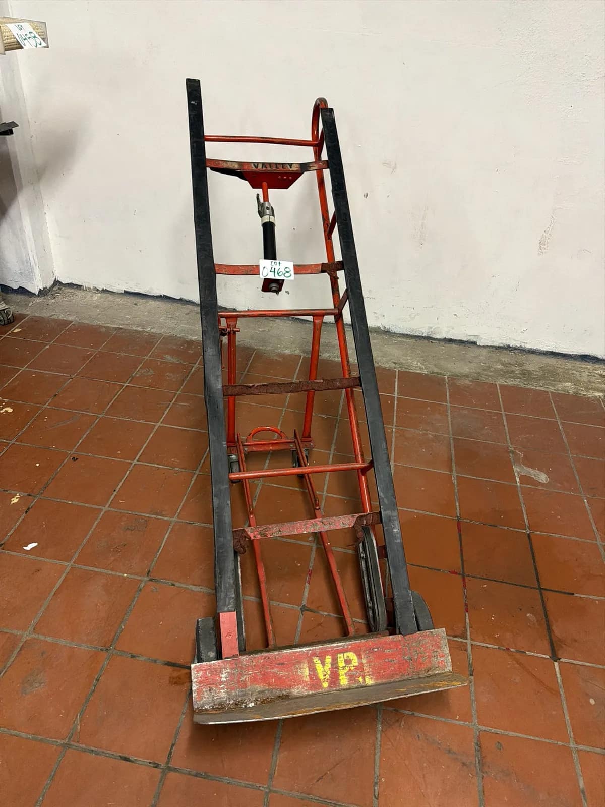 heavy-duty-red-steel-hand-truck-dolly-3c1d34