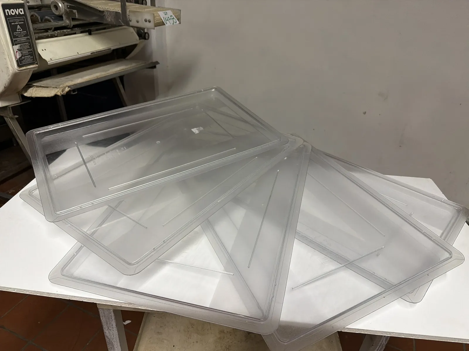 (5) Clear Plastic Food Storage Container With Lid 18x26, photo 5 of 6