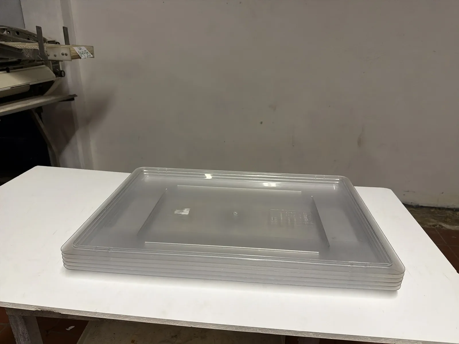 (5) Clear Plastic Food Storage Container With Lid 18x26, photo 2 of 6