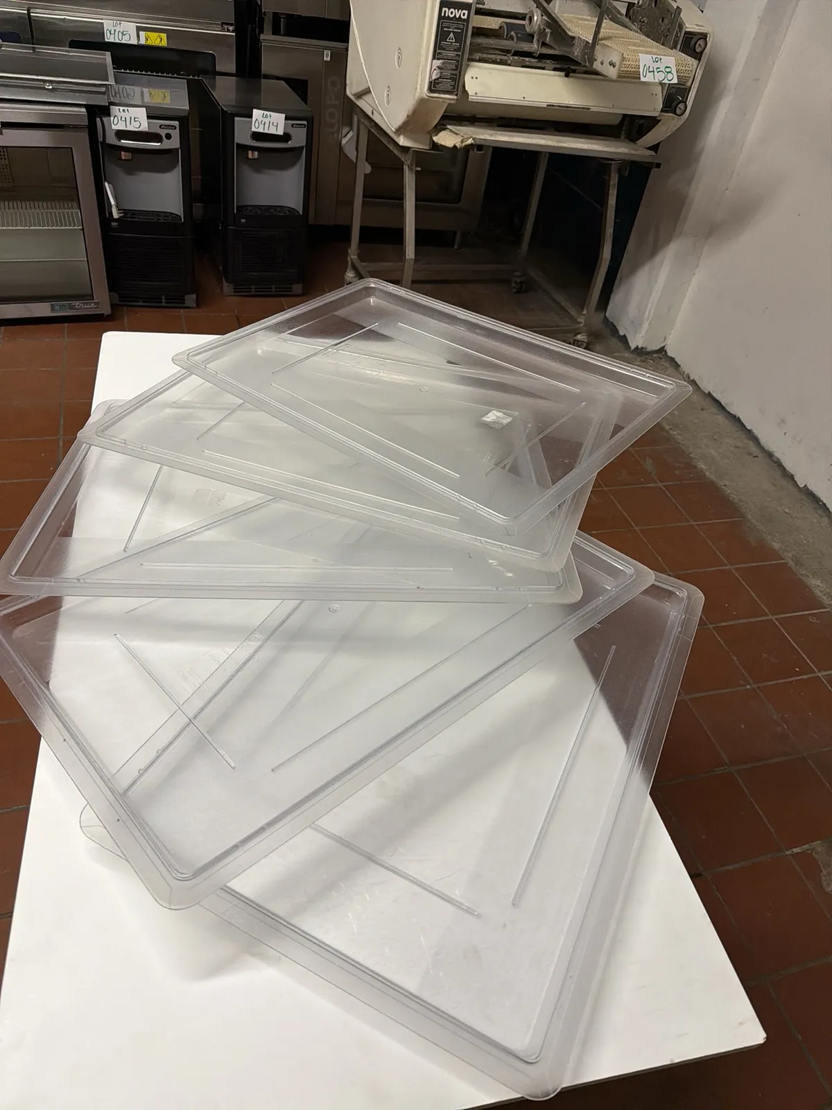 (5) Clear Plastic Food Storage Container With Lid 18x26, photo 6 of 6