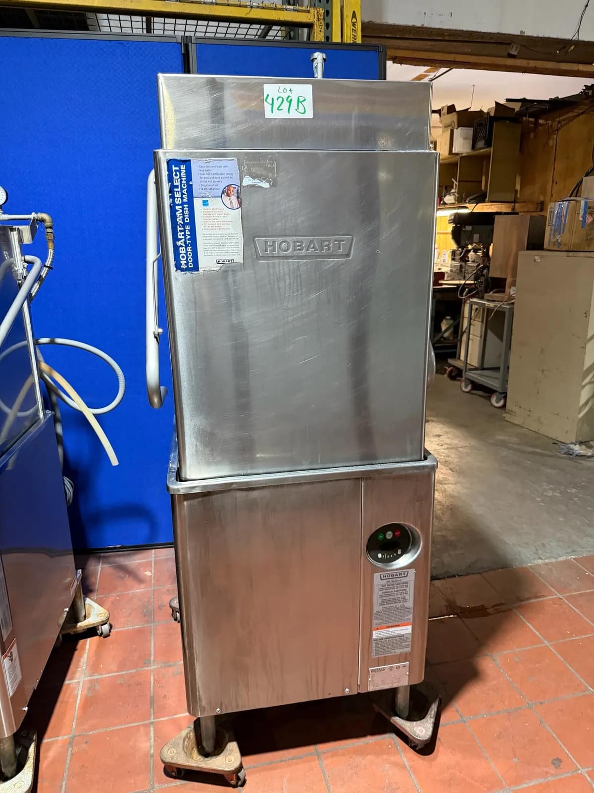 low-temp-hobart-commercial-dishwasher-with-stainless-steel-finish-208-240-volts-muvw1on8