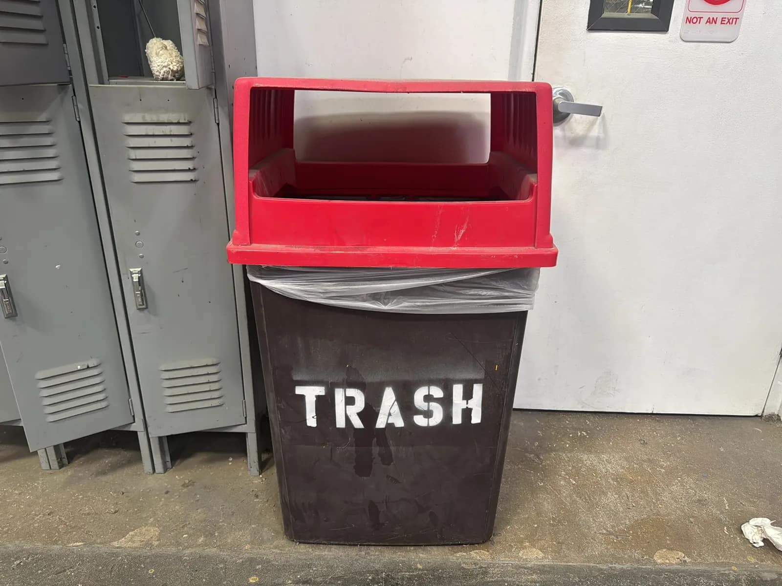(2) Lockers (1) Garbage Can, photo 6 of 6