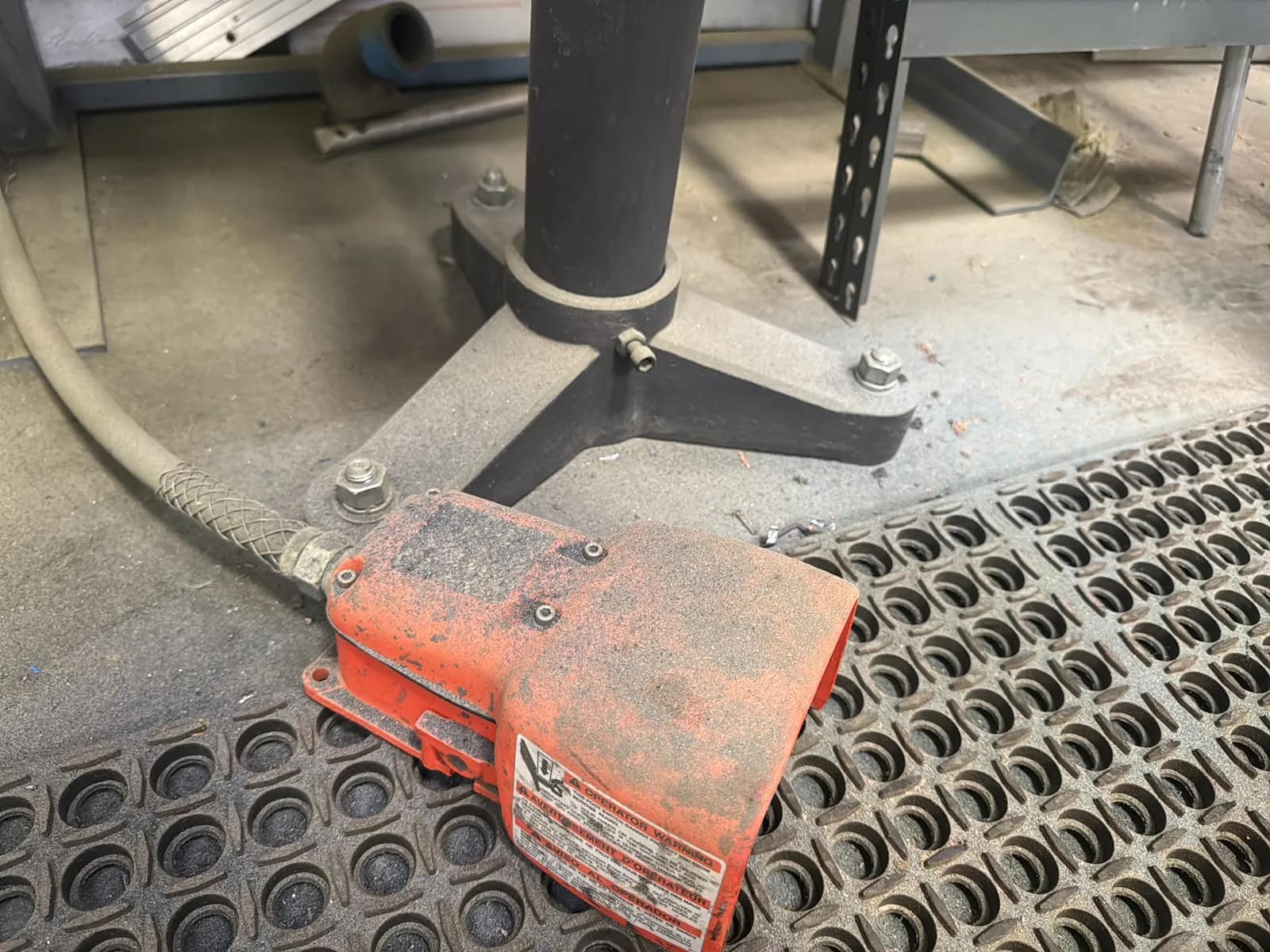 Dayton 7" 1/2HP Dual Bench Grinder, photo 3 of 4