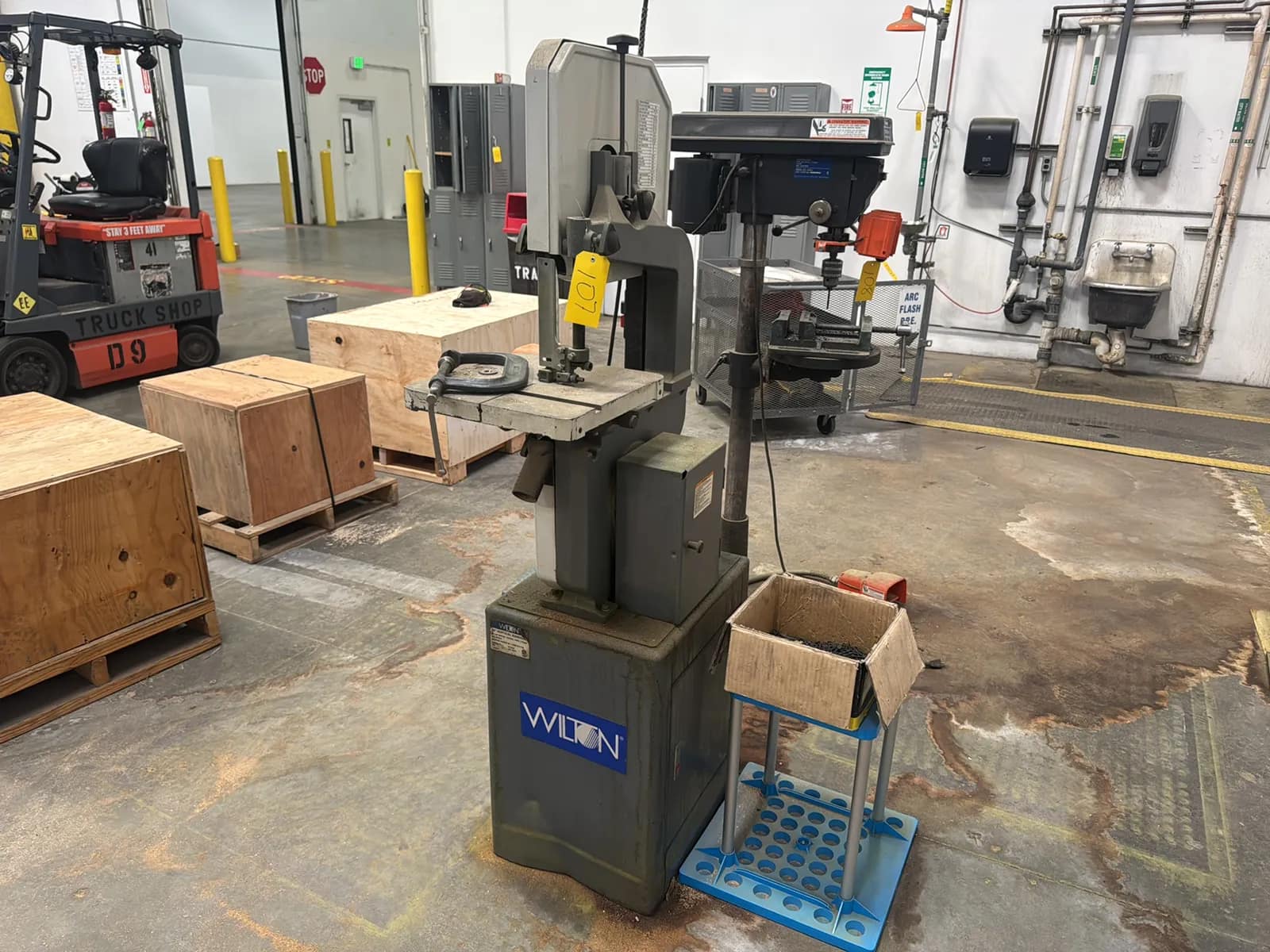 Wilton 14” Vertical Bandsaw, photo 2 of 6