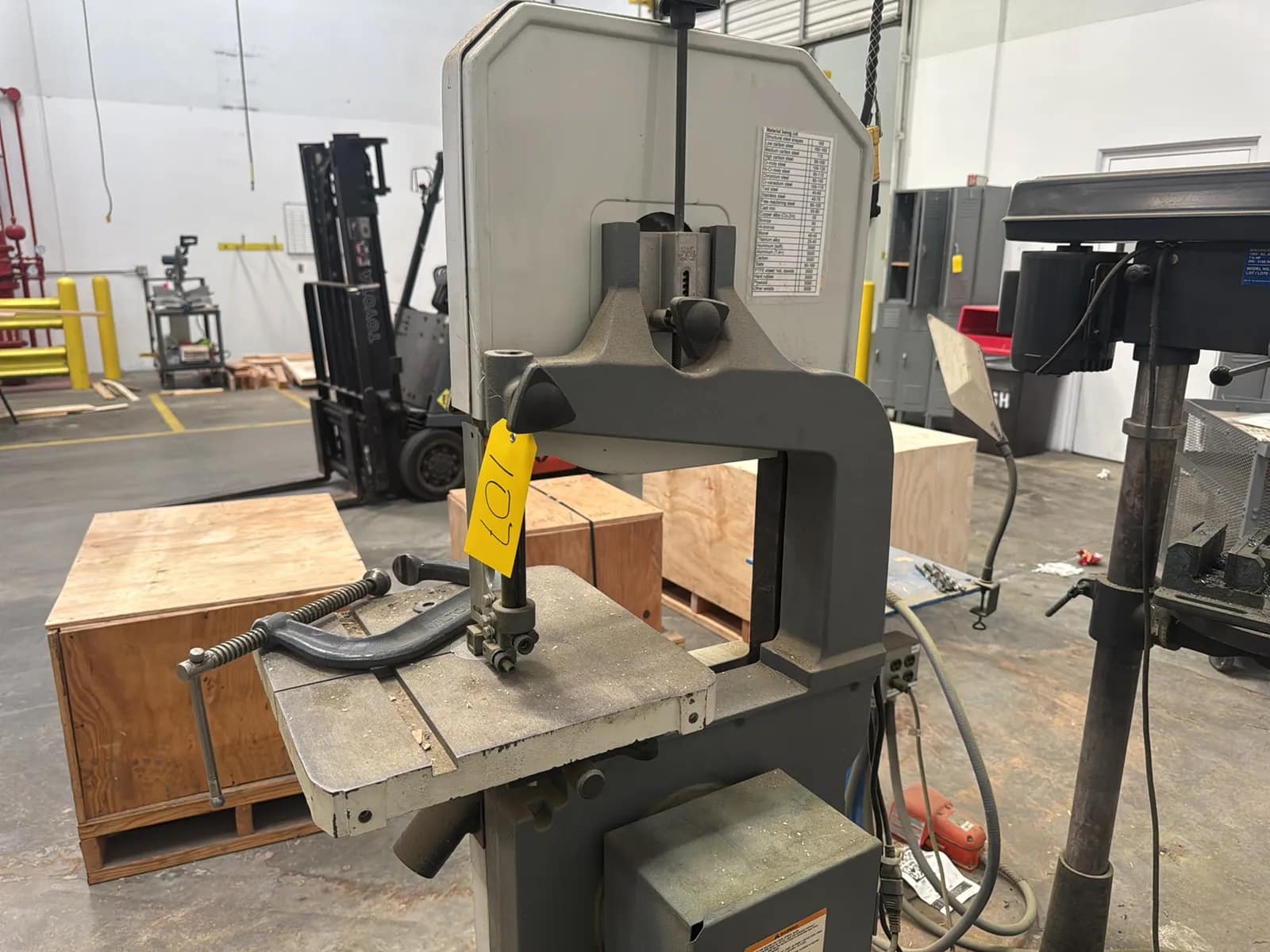 Wilton 14” Vertical Bandsaw, photo 3 of 6