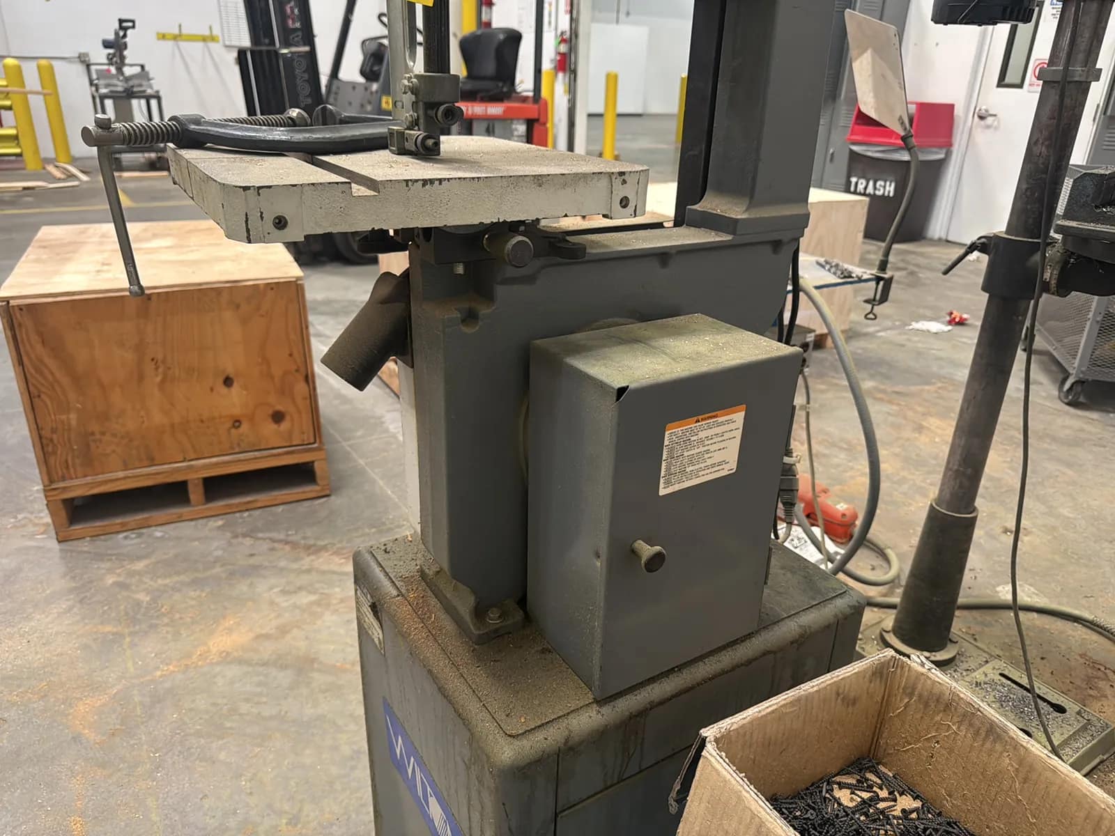 Wilton 14” Vertical Bandsaw, photo 4 of 6