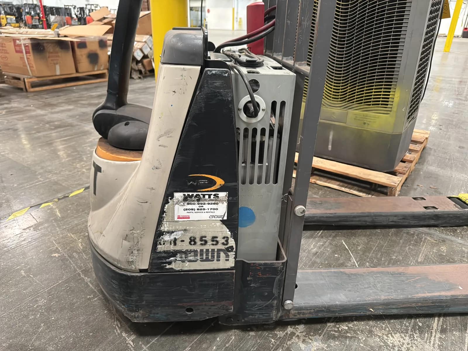 Crown WP 4500 Lb Capacity Electric Pallet Jack, photo 5 of 9