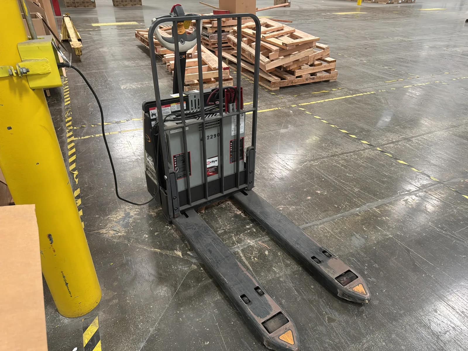 Crown WP 4500lb Capacity Electric Pallet Jack, photo 11 of 12