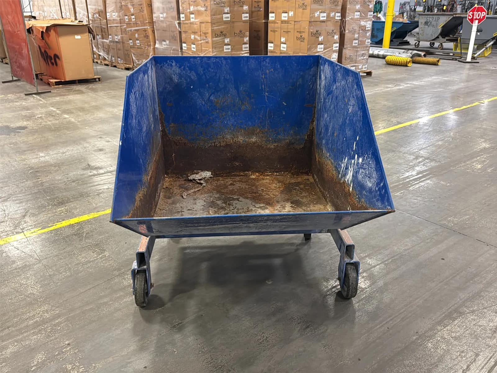 Vestil 1,000lb Capacity Mobile Tilting Hopper, photo 2 of 11