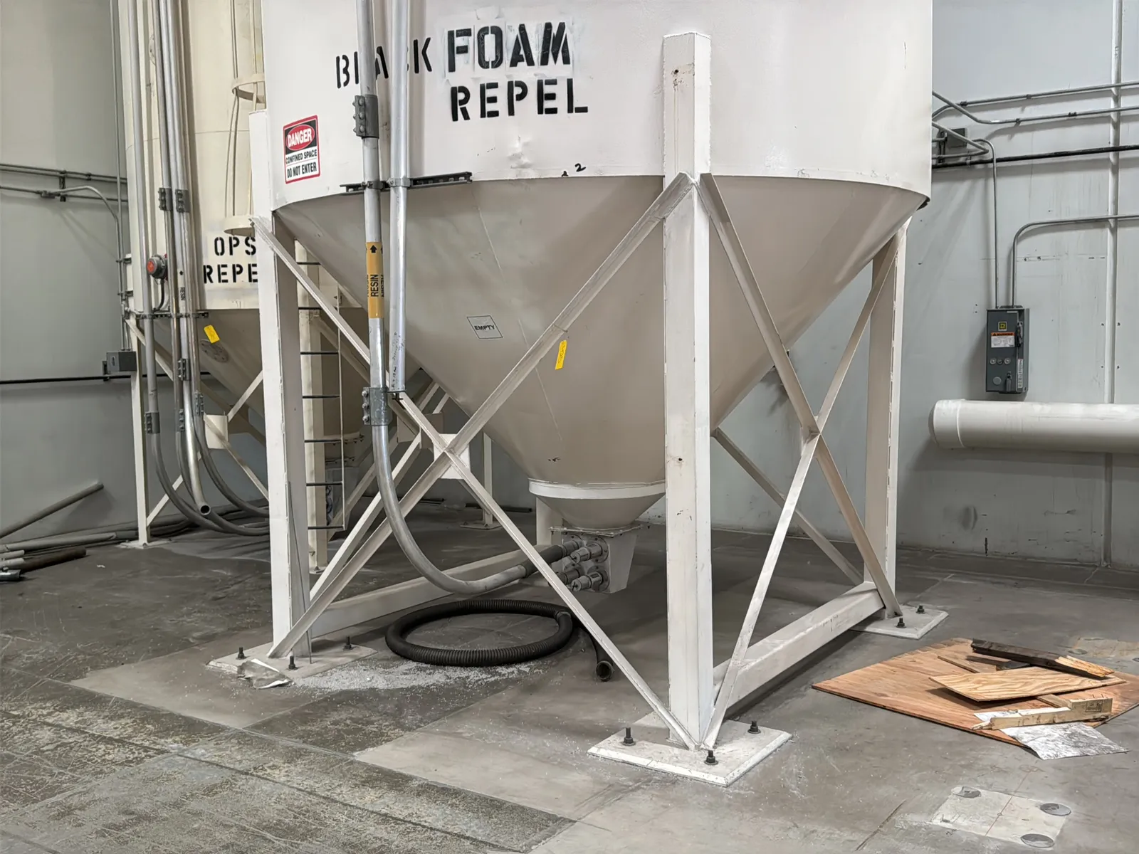 (1) Steel Silo, photo 2 of 15