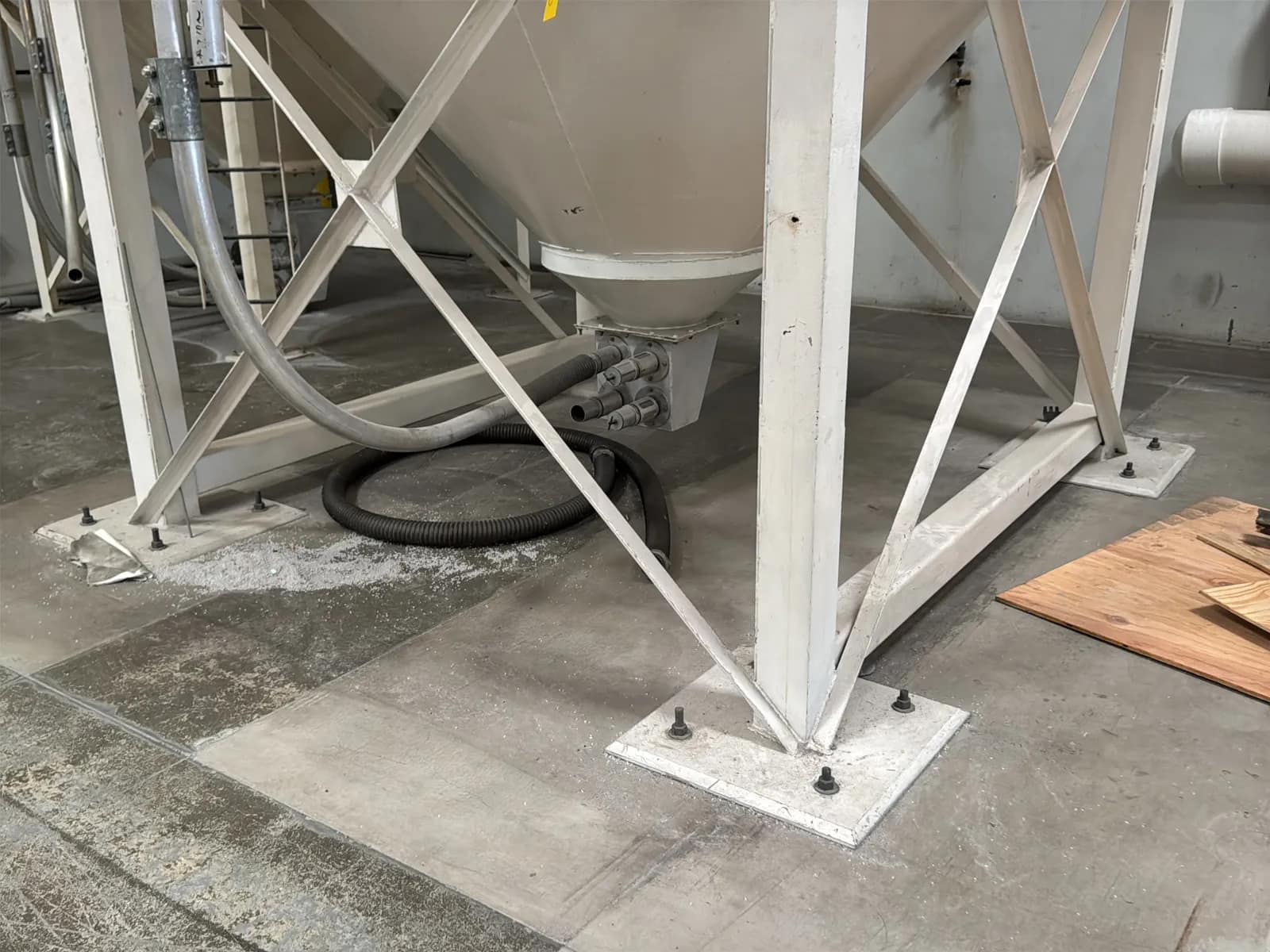 (1) Steel Silo, photo 5 of 15