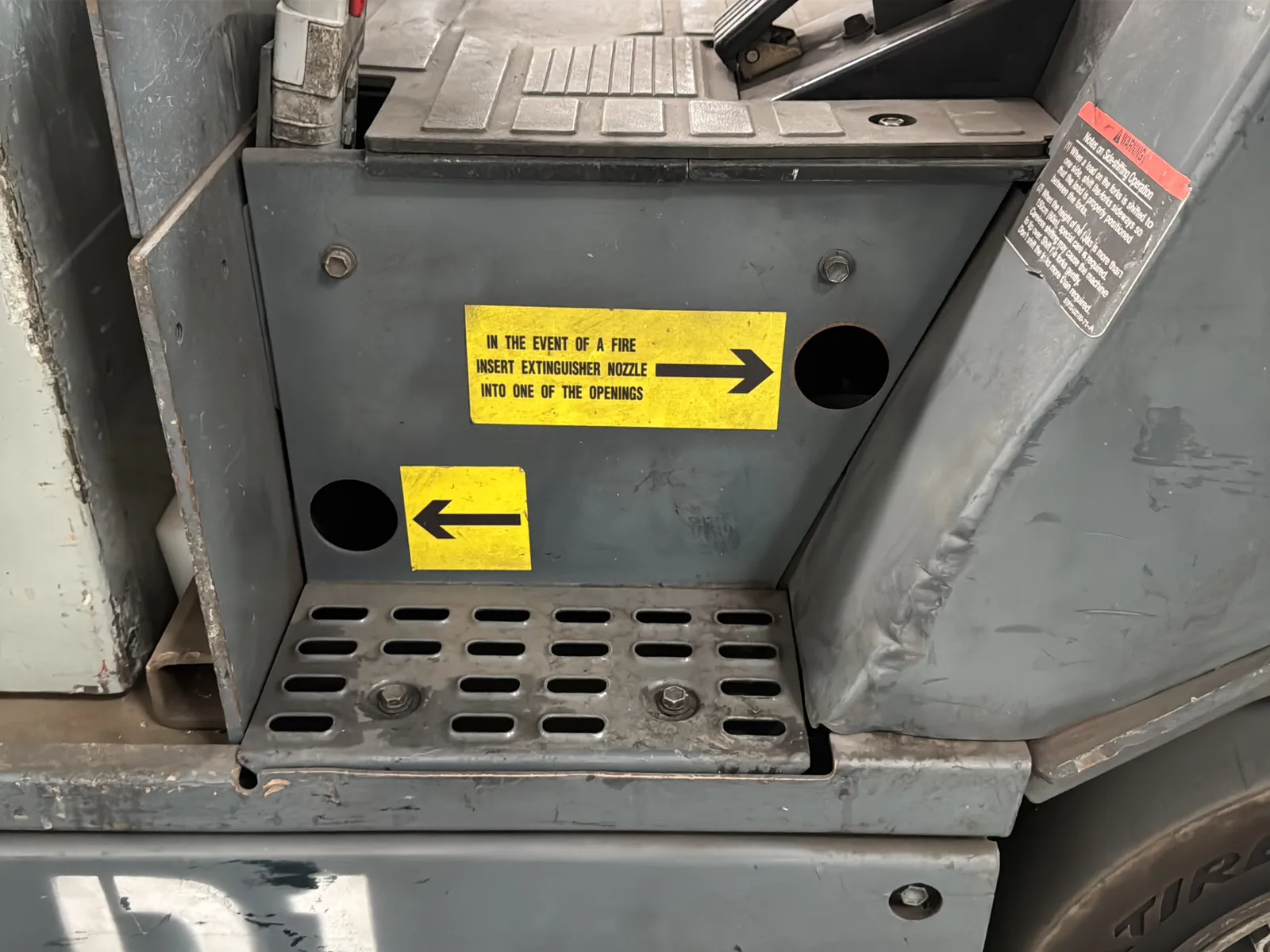 Toyota 7FBCU15 3,000lb Capacity Electric Forklift With Cascade Bale Clamp, photo 31 of 55