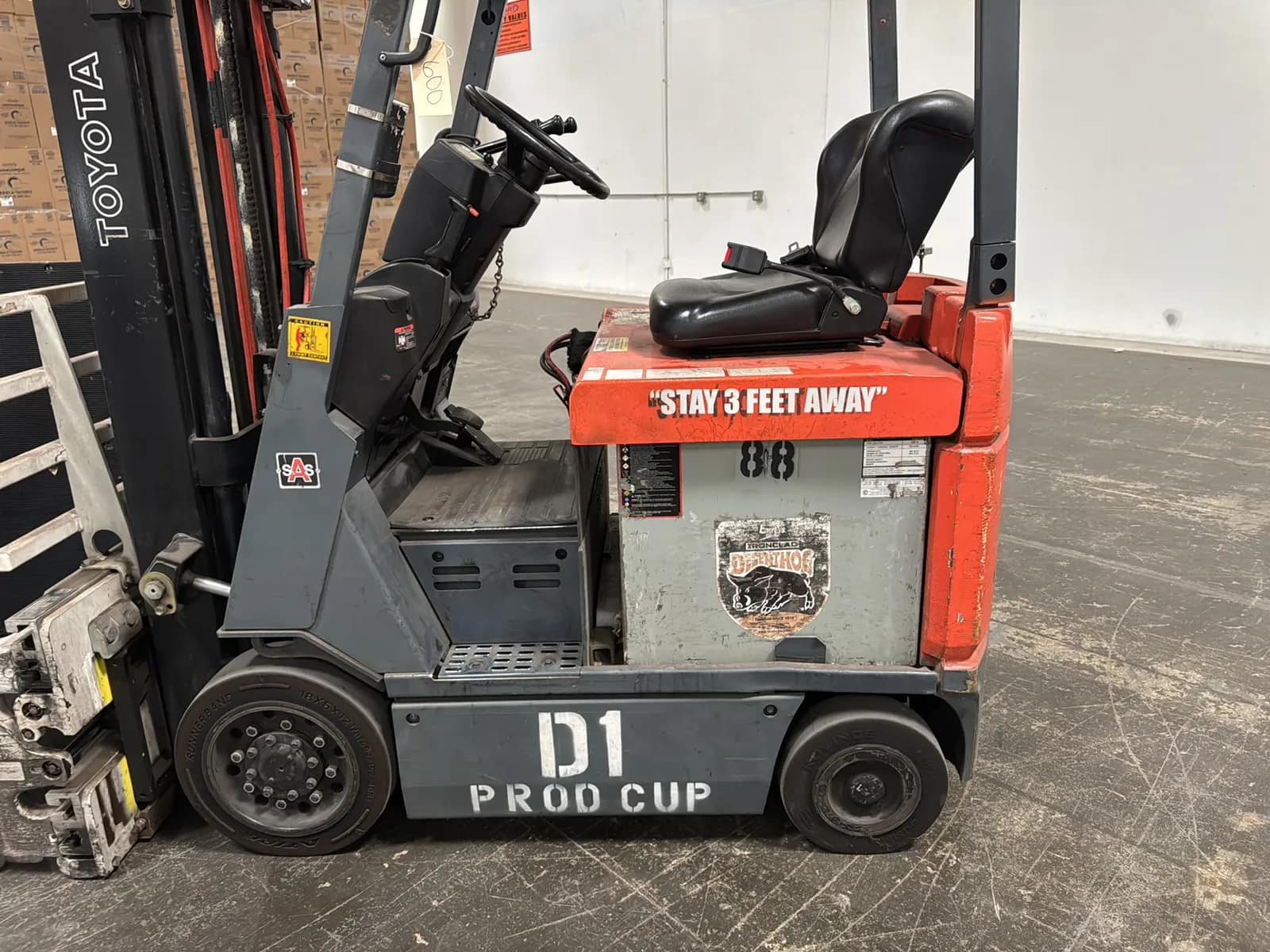 Toyota 7FBCU15 3,000lb Capacity Electric Forklift With Cascade Bale Clamp, photo 11 of 55