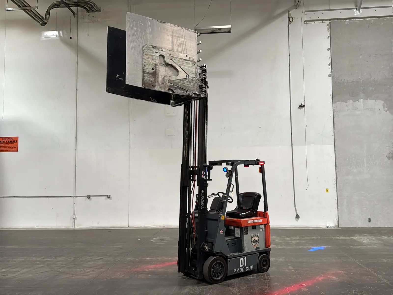 Toyota 7FBCU15 3,000lb Capacity Electric Forklift With Cascade Bale Clamp, photo 2 of 55